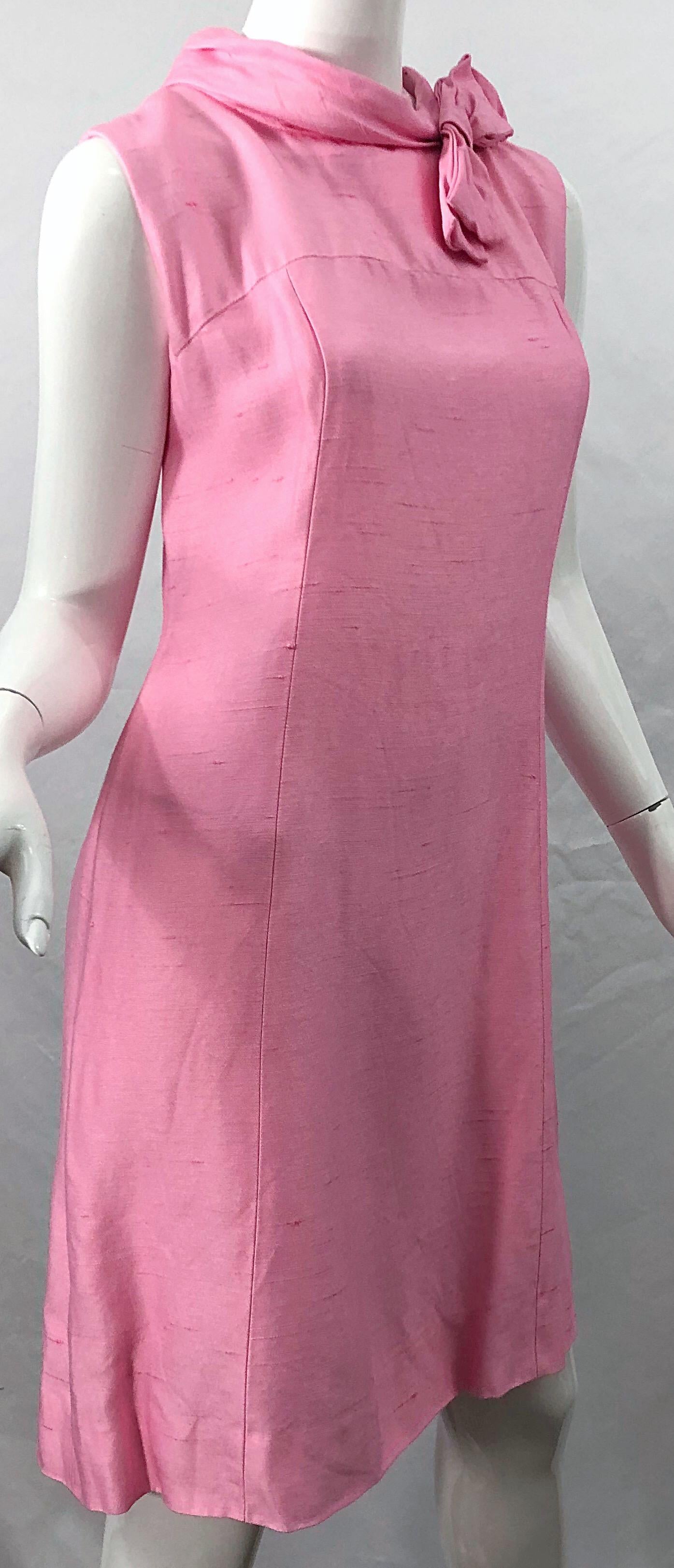 Chic 1960s Bubblegum Pink Jackie O Style Vintage 60s Raw Silk Bow Dress In Excellent Condition For Sale In San Diego, CA