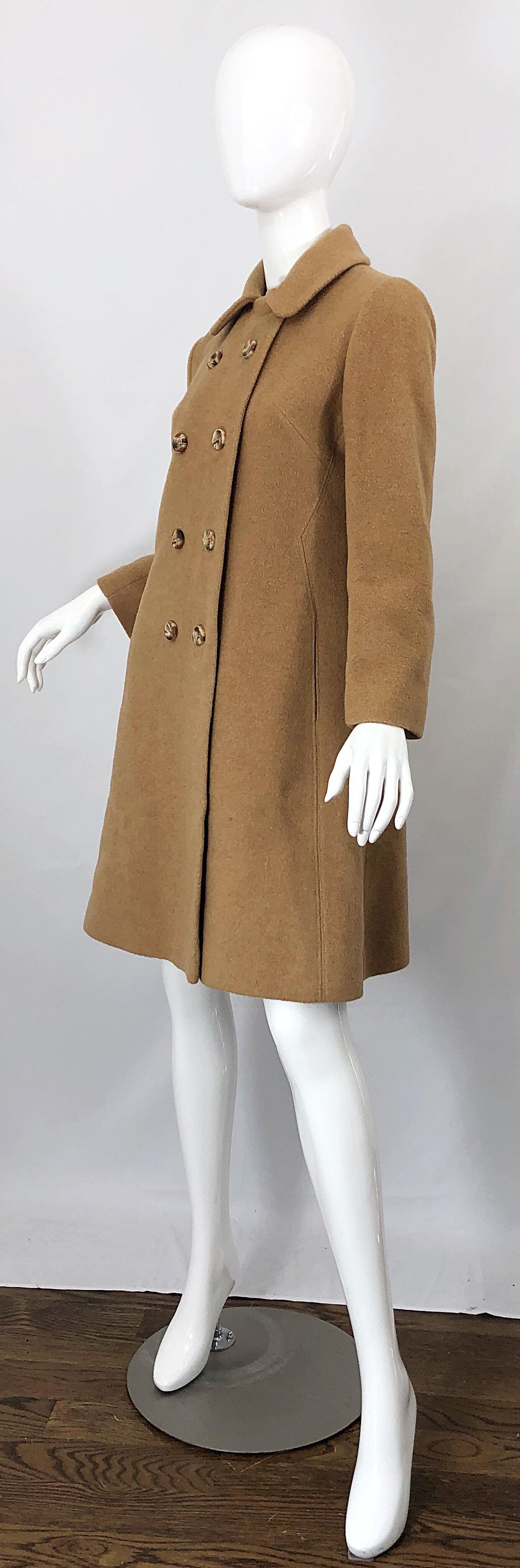 Chic 1960s Camel Tan Camels Hair Wool Double Breasted Vintage Swing Jacket Coat In Excellent Condition In San Diego, CA