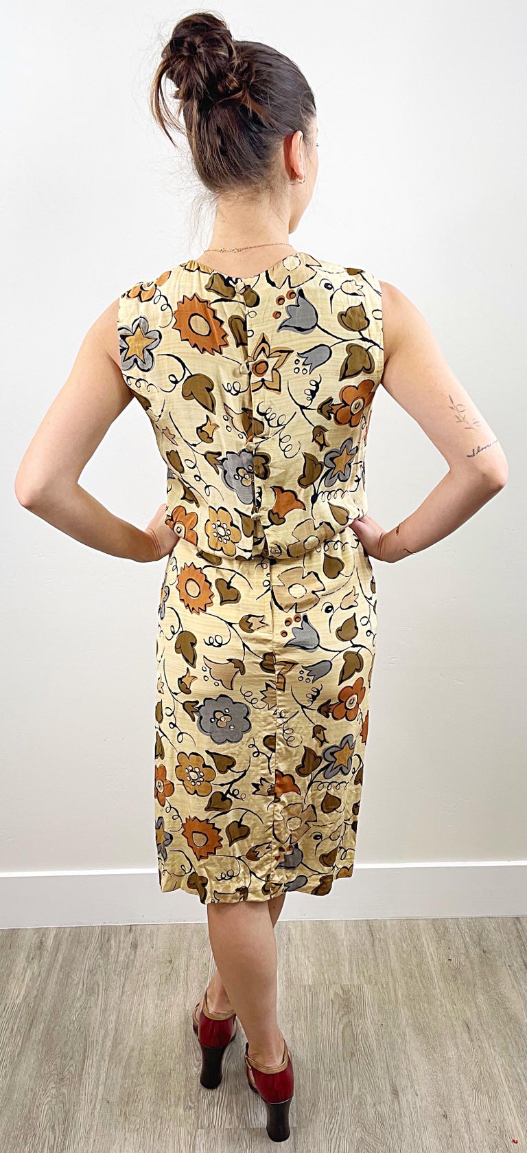 Chic 1960s Designer Size 4 Autumnal Flower Print Vintage 60s Silk Dress