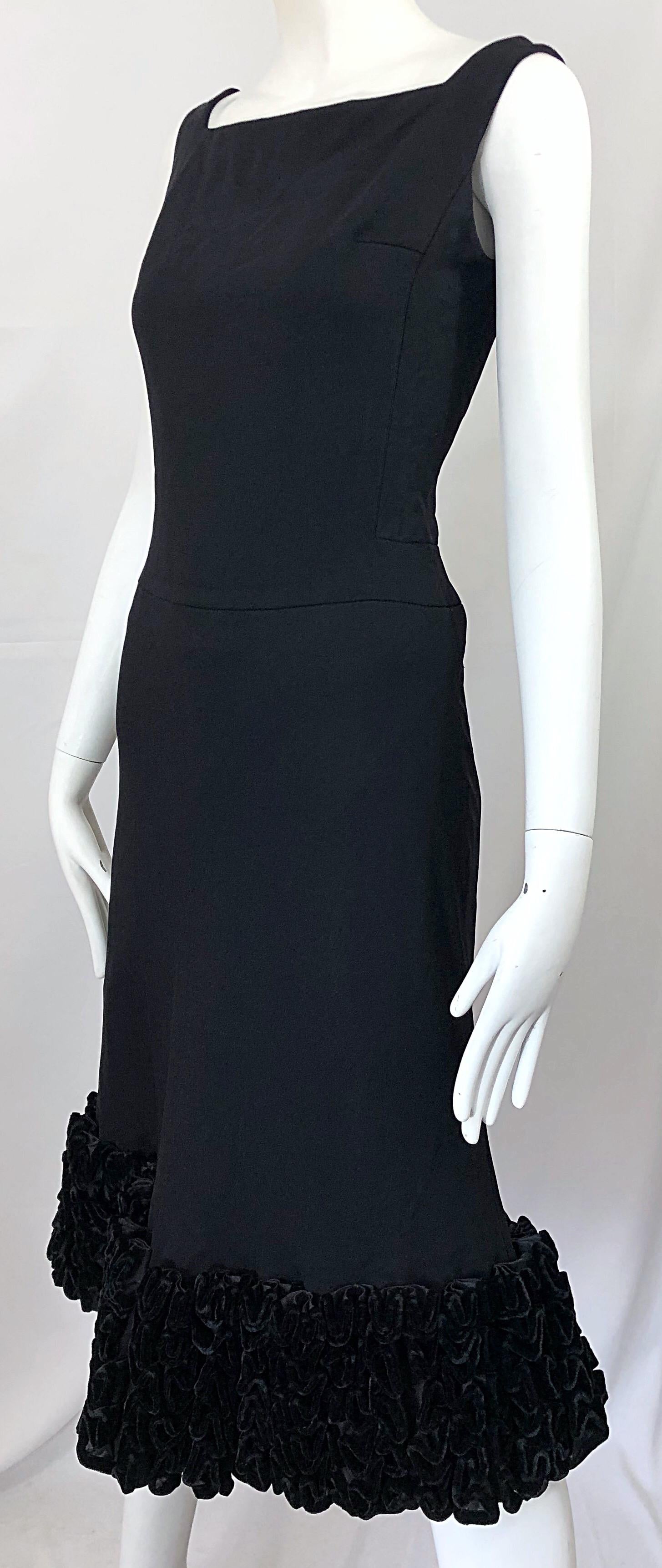 Chic 1960s Evon Besack Black Crepe + Velvet A - Line Vintage 60s Dress For Sale 3