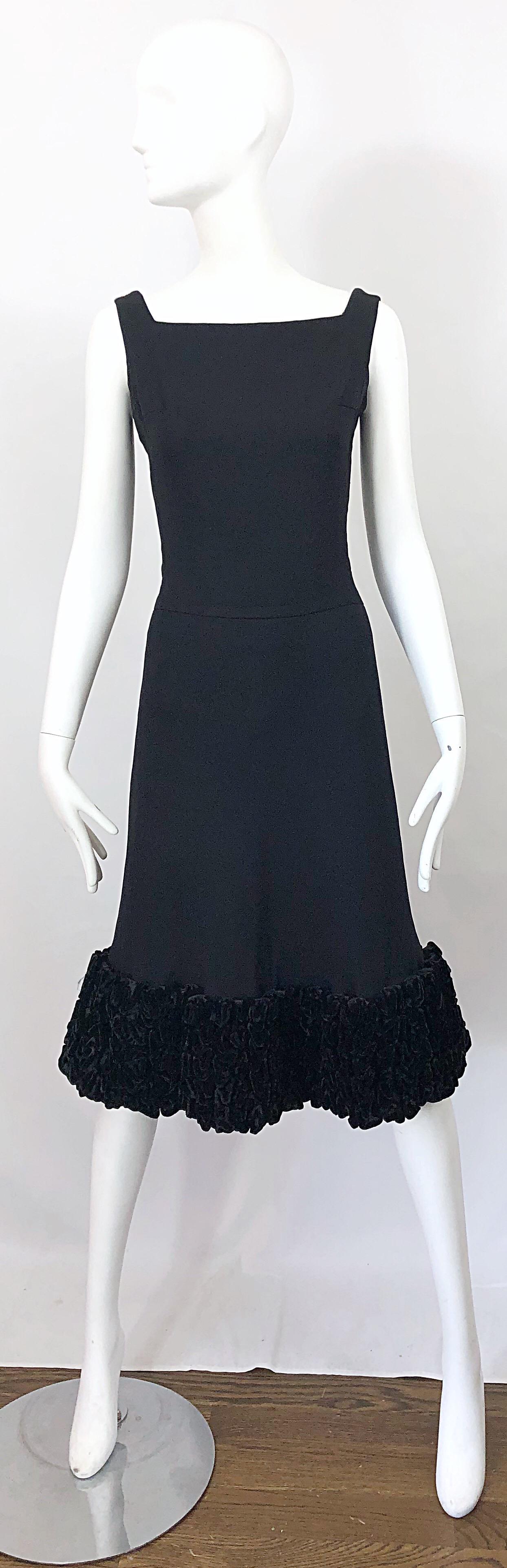Chic 1960s Evon Besack Black Crepe + Velvet A - Line Vintage 60s Dress For Sale 5