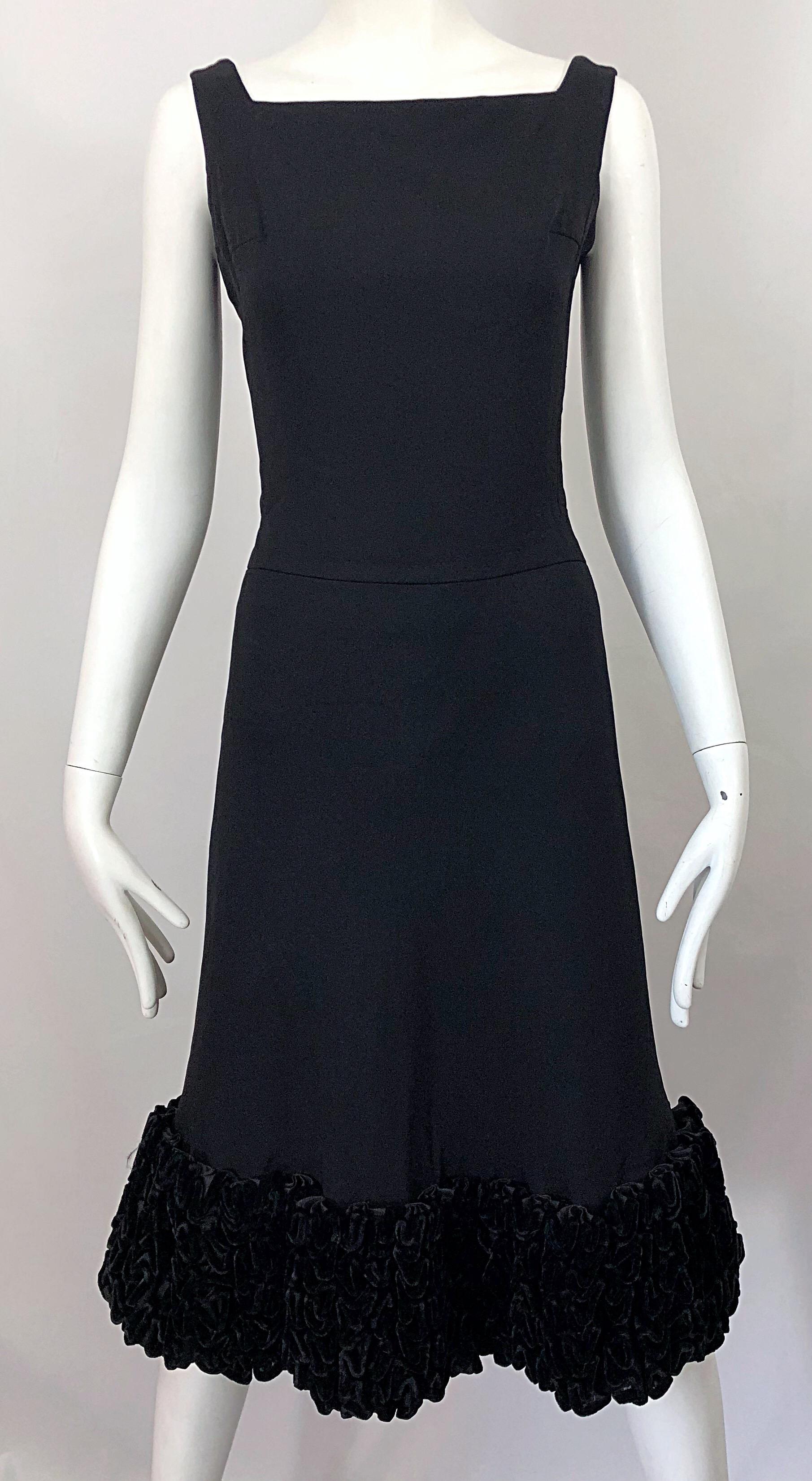 Women's Chic 1960s Evon Besack Black Crepe + Velvet A - Line Vintage 60s Dress For Sale