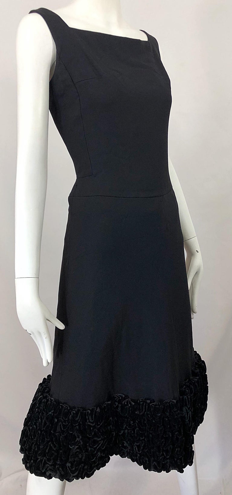 Chic 1960s Evon Besack Black Crepe + Velvet A - Line Vintage 60s Dress ...