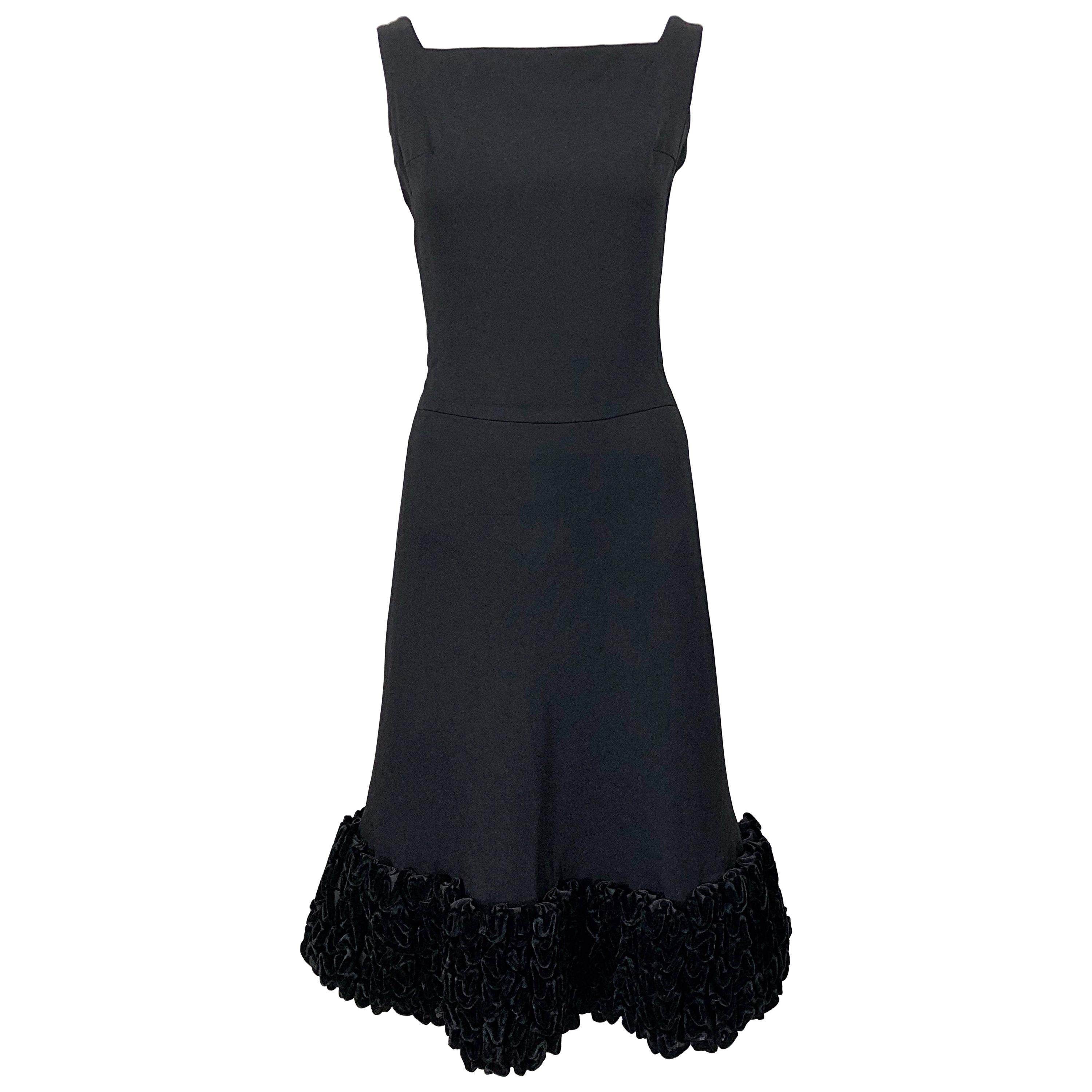 Chic 1960s Evon Besack Black Crepe + Velvet A - Line Vintage 60s Dress For Sale