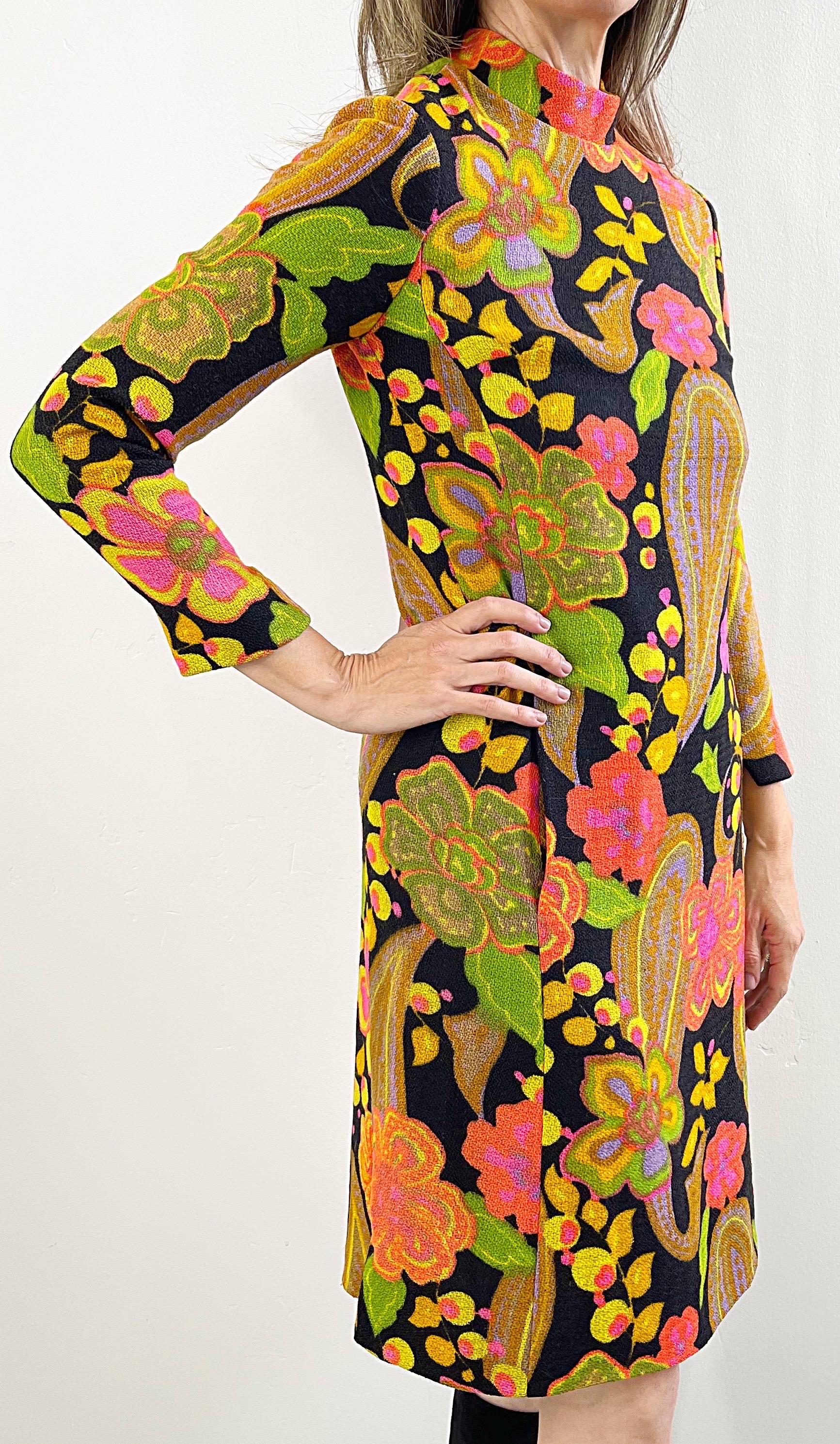 1960s Flower Power Long Sleeve Mod Pink Green Paisley Retro Vintage 60s Dress For Sale 2
