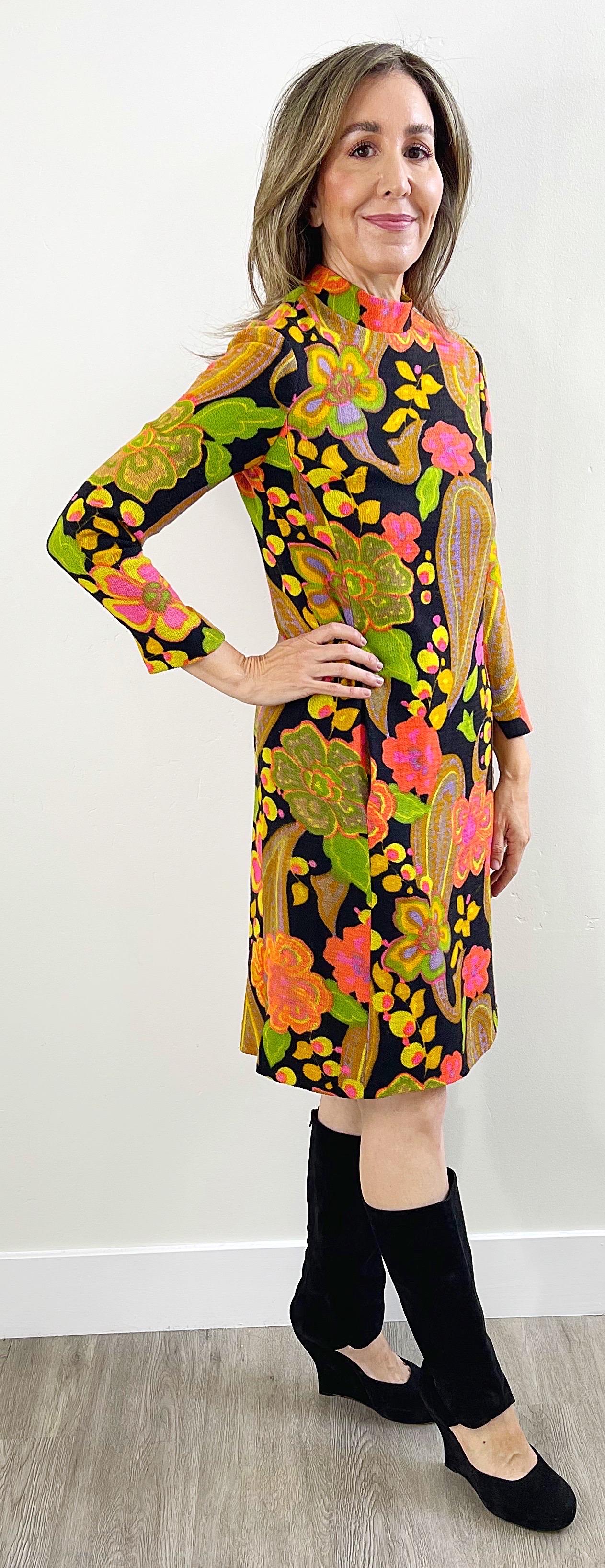 1960s Flower Power Long Sleeve Mod Pink Green Paisley Retro Vintage 60s Dress In Excellent Condition For Sale In San Diego, CA
