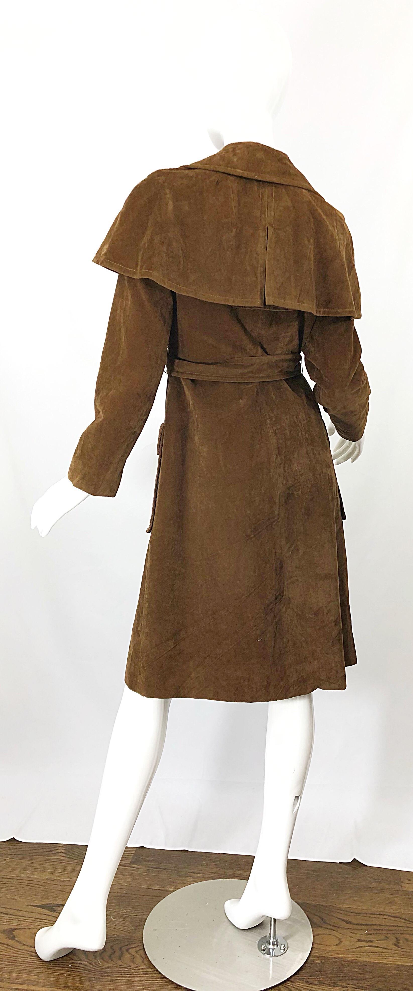 Chic 1960s Harzfeld's Brown Velvet Double Breasted Vintage Aviator Trench Jacket For Sale 6