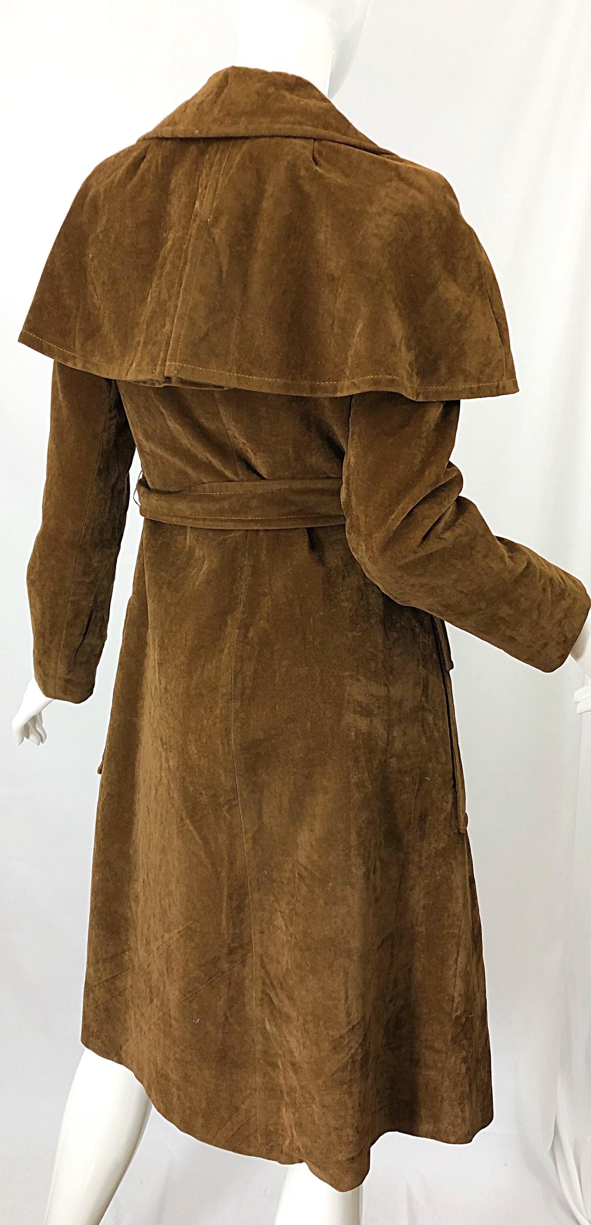 Chic 1960s Harzfeld's Brown Velvet Double Breasted Vintage Aviator Trench Jacket For Sale 8