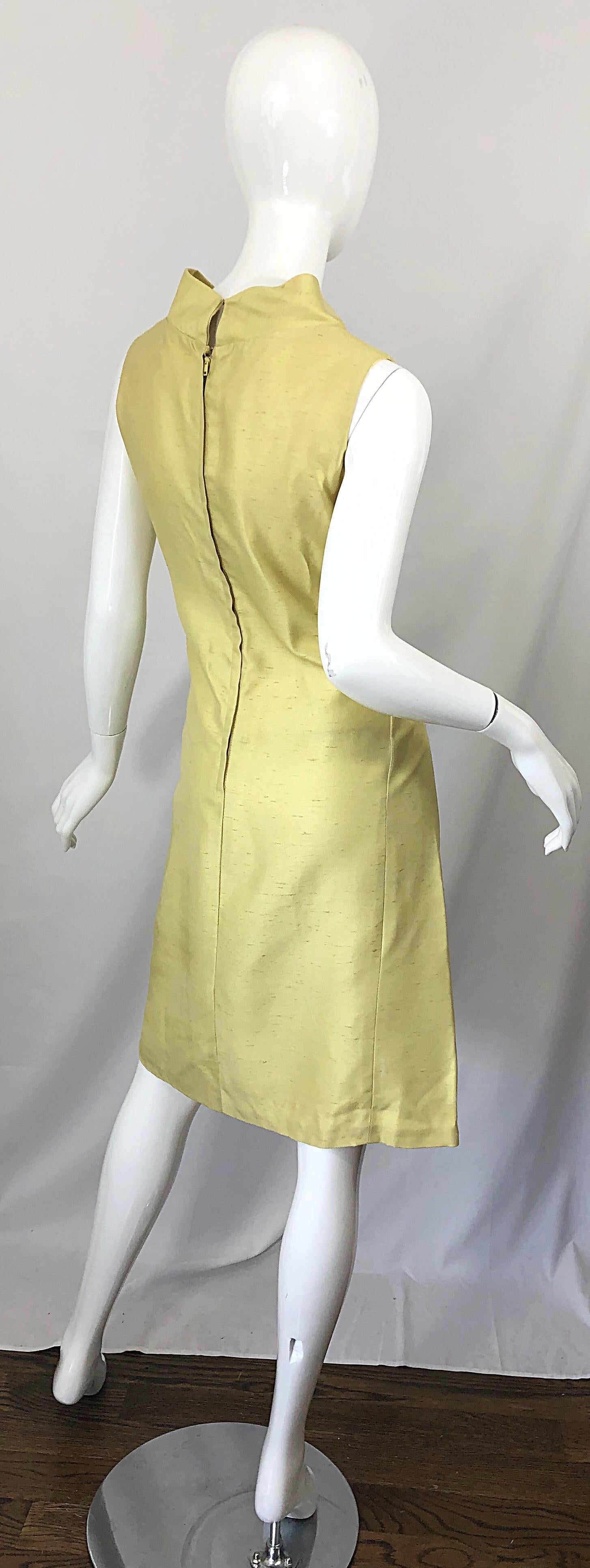 Chic 1960s I Magnin Yellow Silk Shantung Rhinestone  Bow Vintage 60s Shift Dress For Sale 3