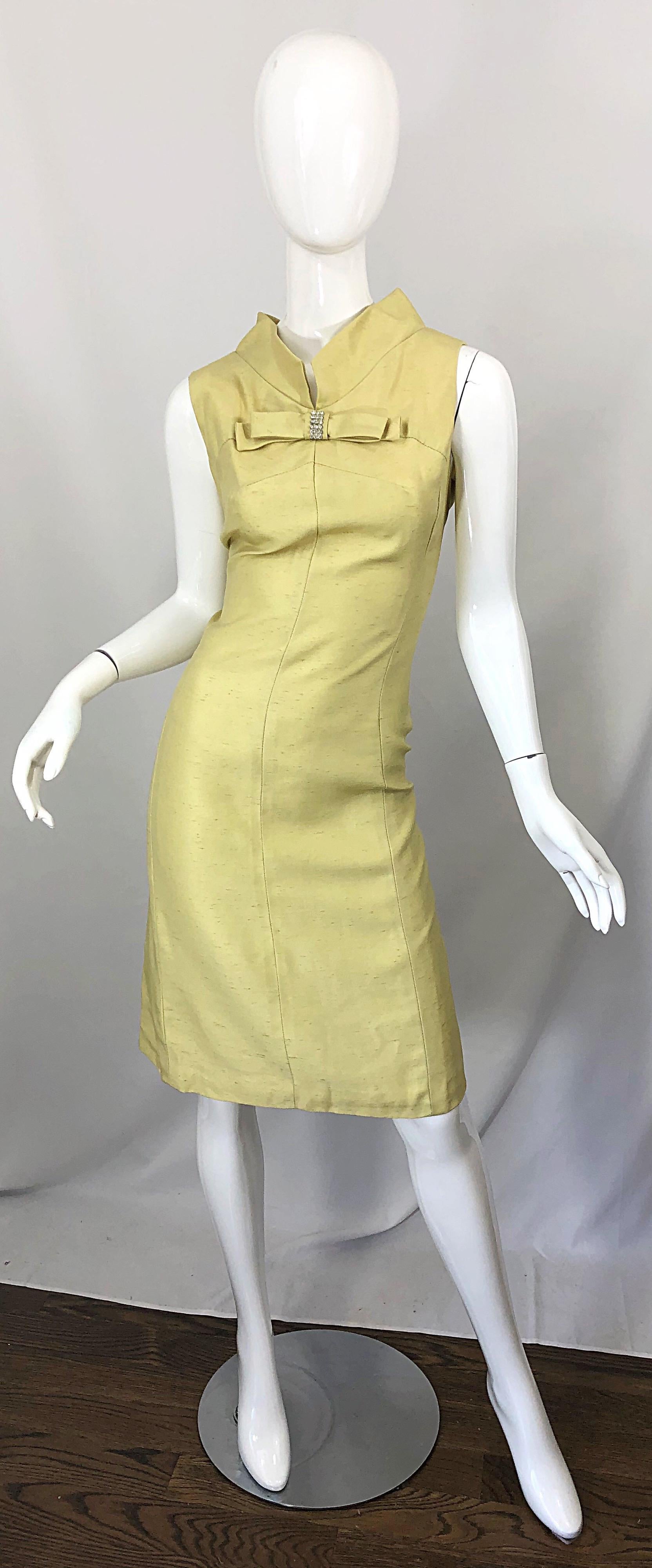 Chic 1960s I Magnin Yellow Silk Shantung Rhinestone  Bow Vintage 60s Shift Dress For Sale 4
