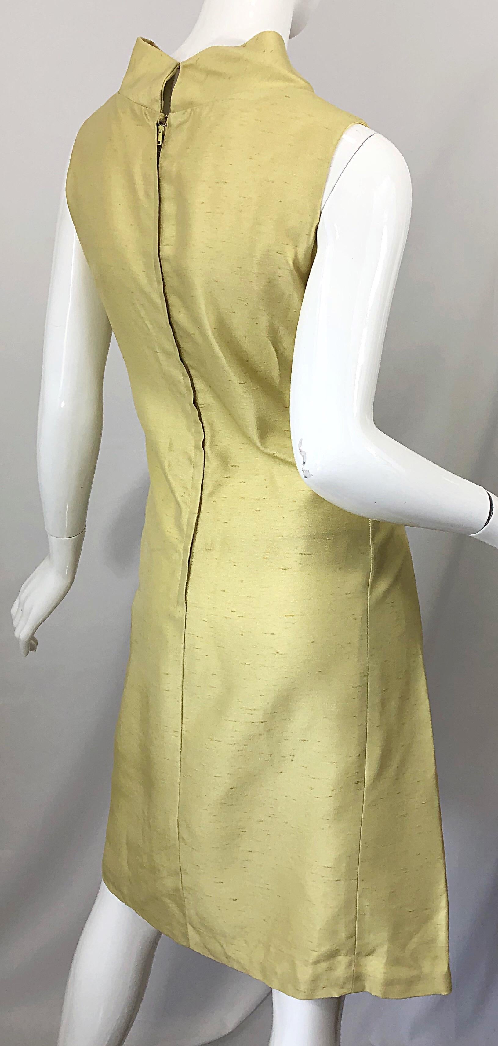 Chic 1960s I Magnin Yellow Silk Shantung Rhinestone  Bow Vintage 60s Shift Dress In Excellent Condition For Sale In San Diego, CA