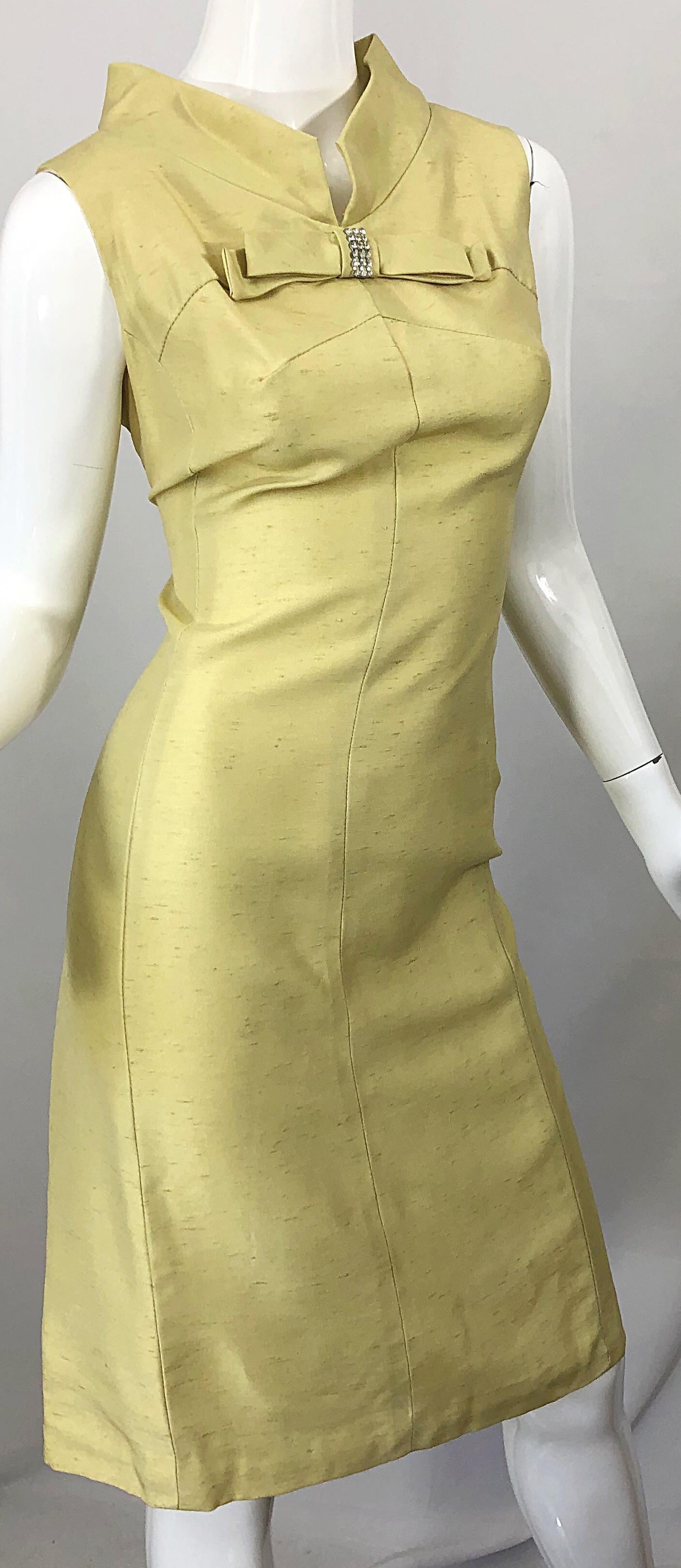 Women's Chic 1960s I Magnin Yellow Silk Shantung Rhinestone  Bow Vintage 60s Shift Dress For Sale