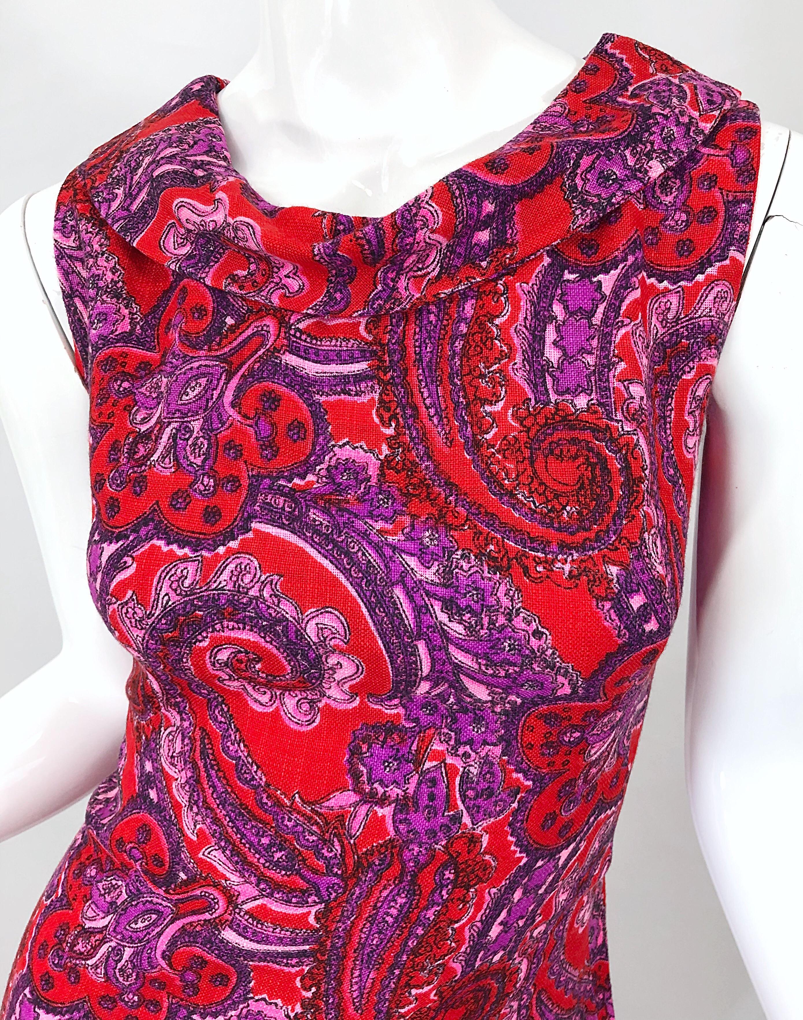 Chic 1960er Jahre Vintage 60er Jahre Mod Etuikleid aus irischem Leinen in Rosa + Rot + Lila mit Paisleymuster im Zustand „Hervorragend“ im Angebot in San Diego, CA