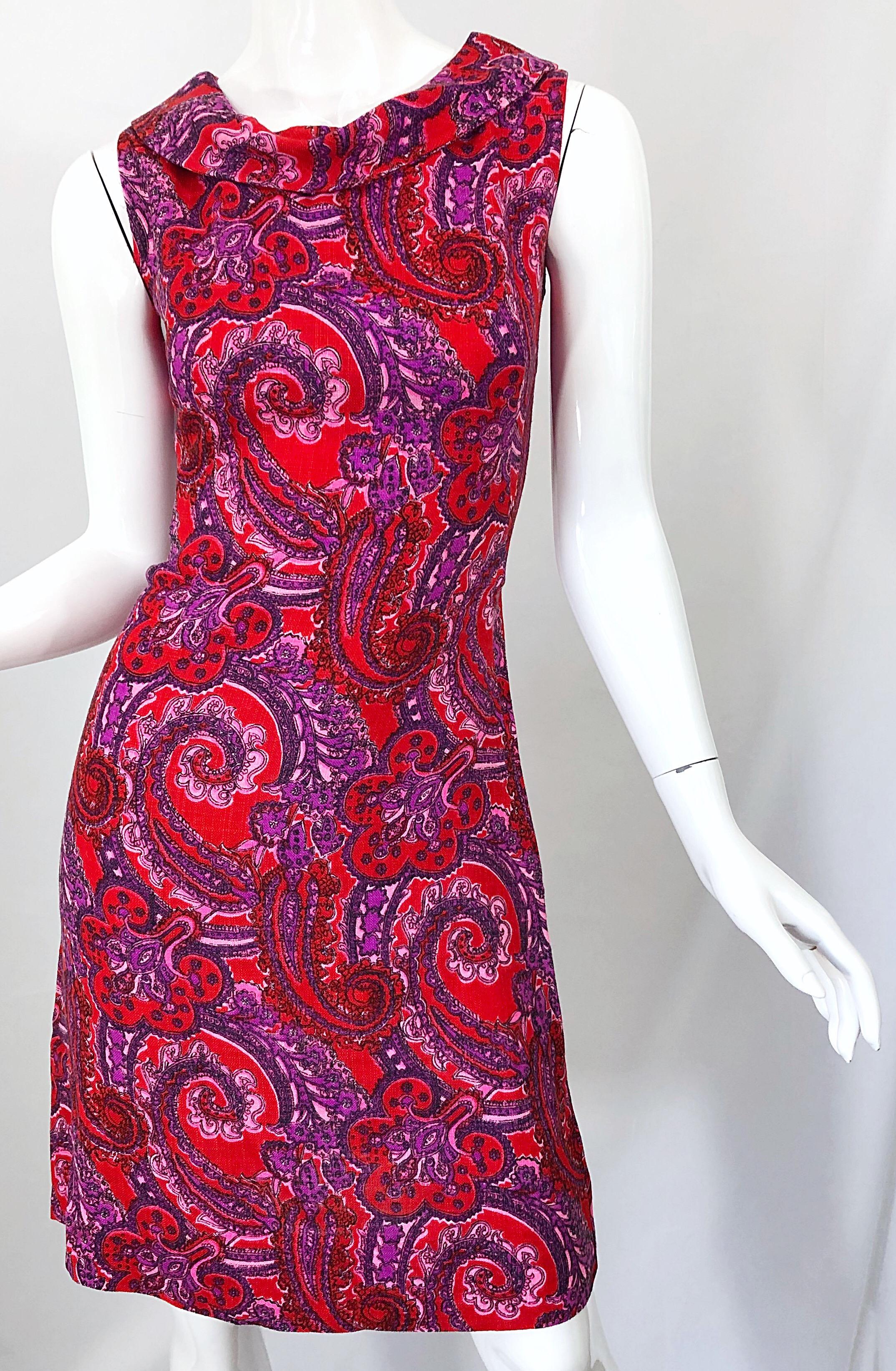 Women's Chic 1960s Irish Linen Pink + Red + Purple Paisley Vintage 60s Mod Shift Dress For Sale