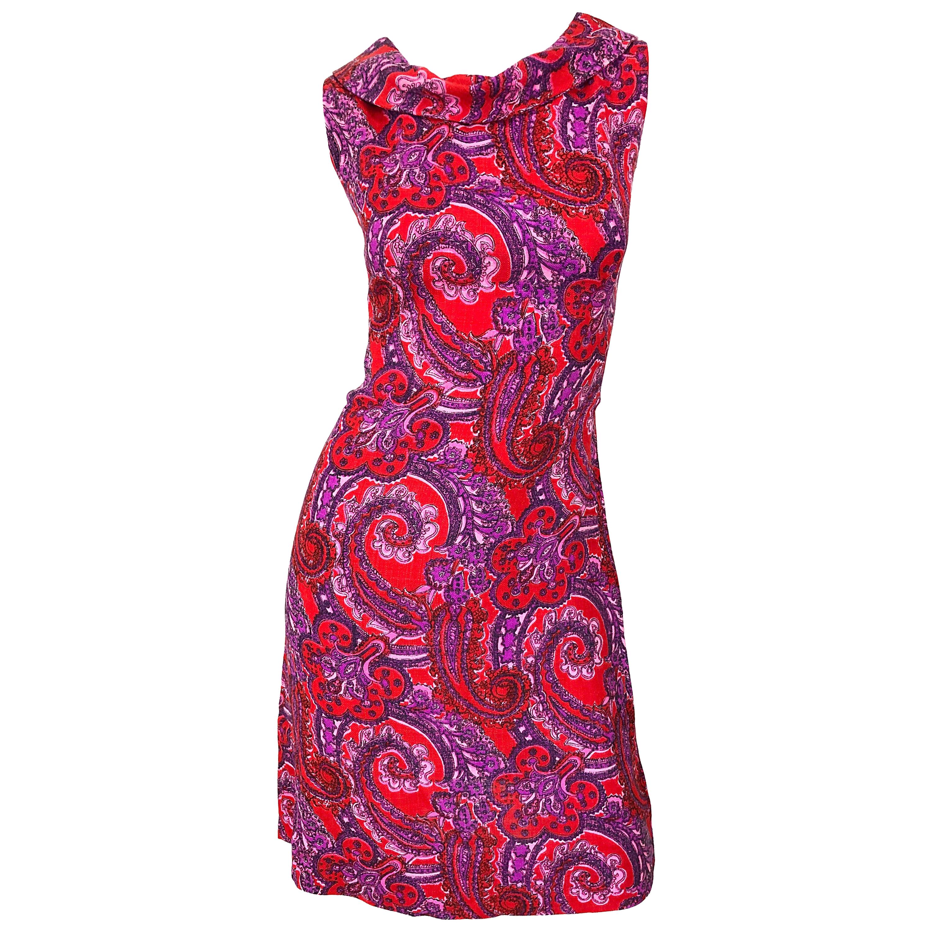 Chic 1960s Irish Linen Pink + Red + Purple Paisley Vintage 60s Mod Shift Dress For Sale