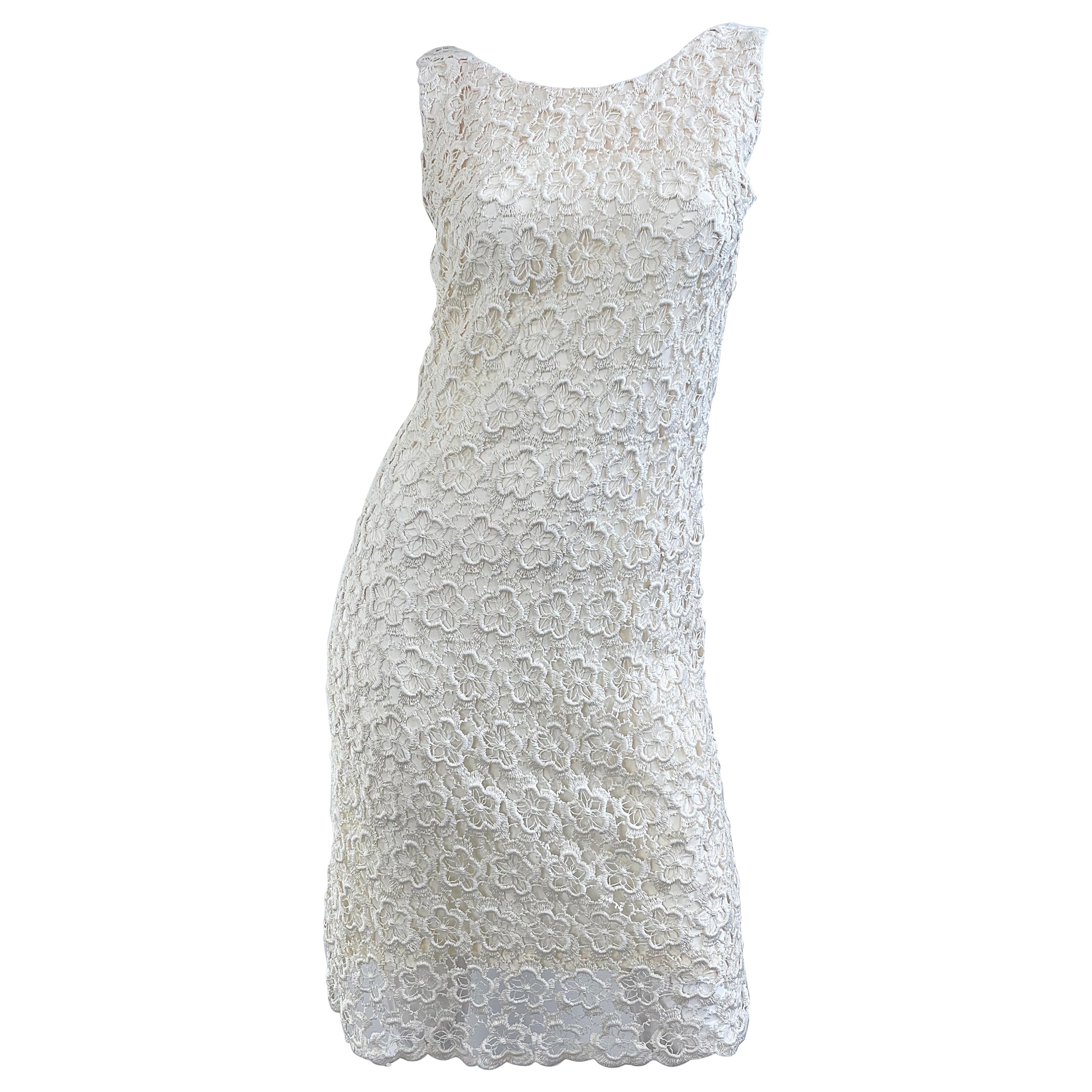 Robe droite sans manches chic des années 1960, ivoire, blanc cassé, fleur, crochet vintage des années 60