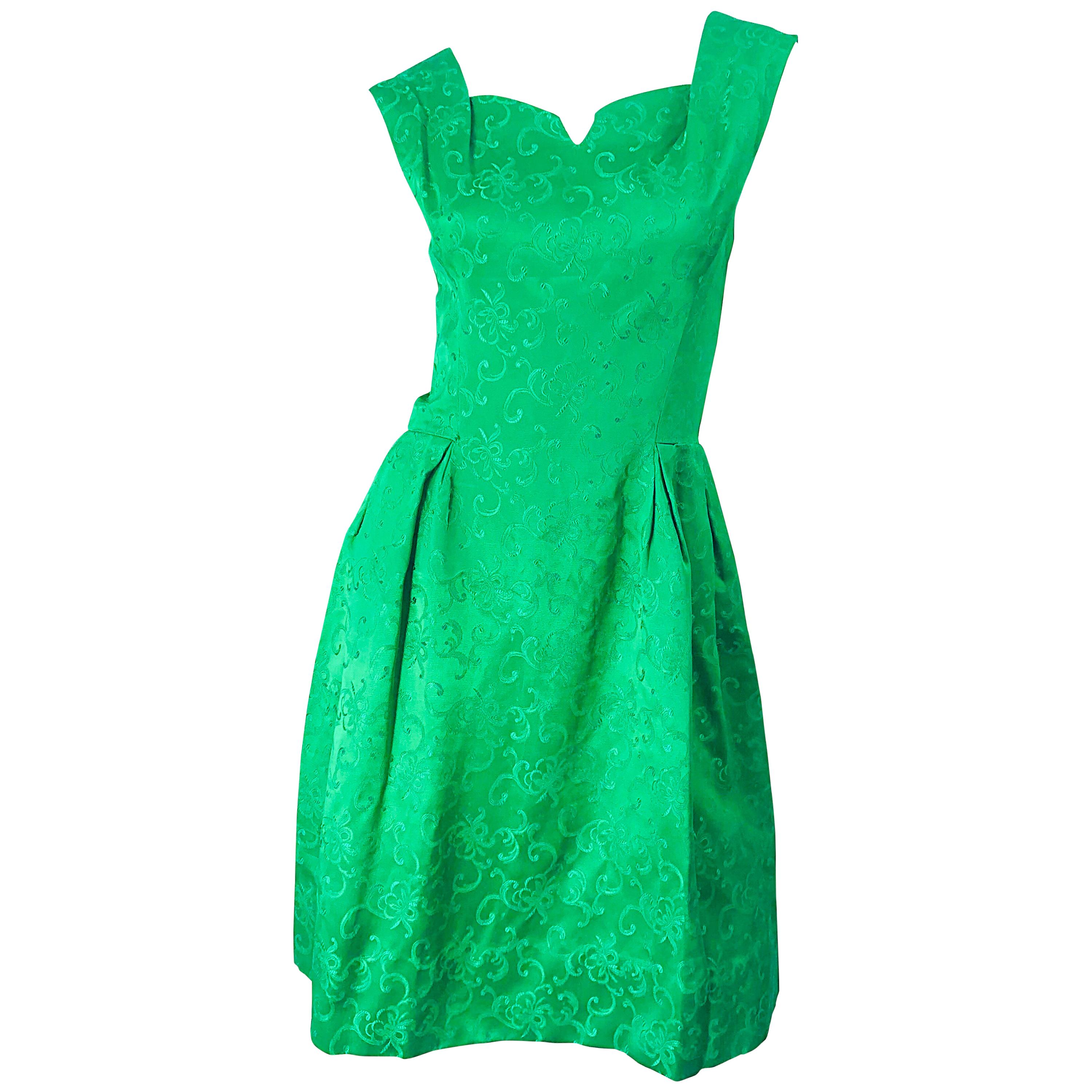 Chic 1960s Kelly Green Silk Damask Sleeveless Vintage 60s A-Line Dress For Sale