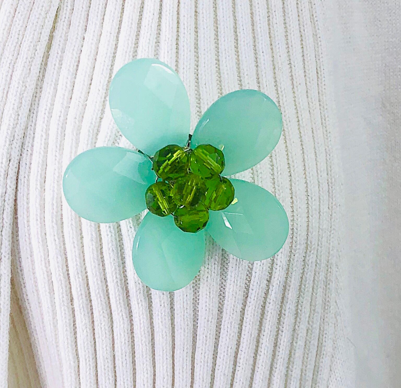 Chic 1960s Mint + Lime Green Beaded Flower Lucite Vintage 60s Brooch Pin Mod In Excellent Condition For Sale In San Diego, CA