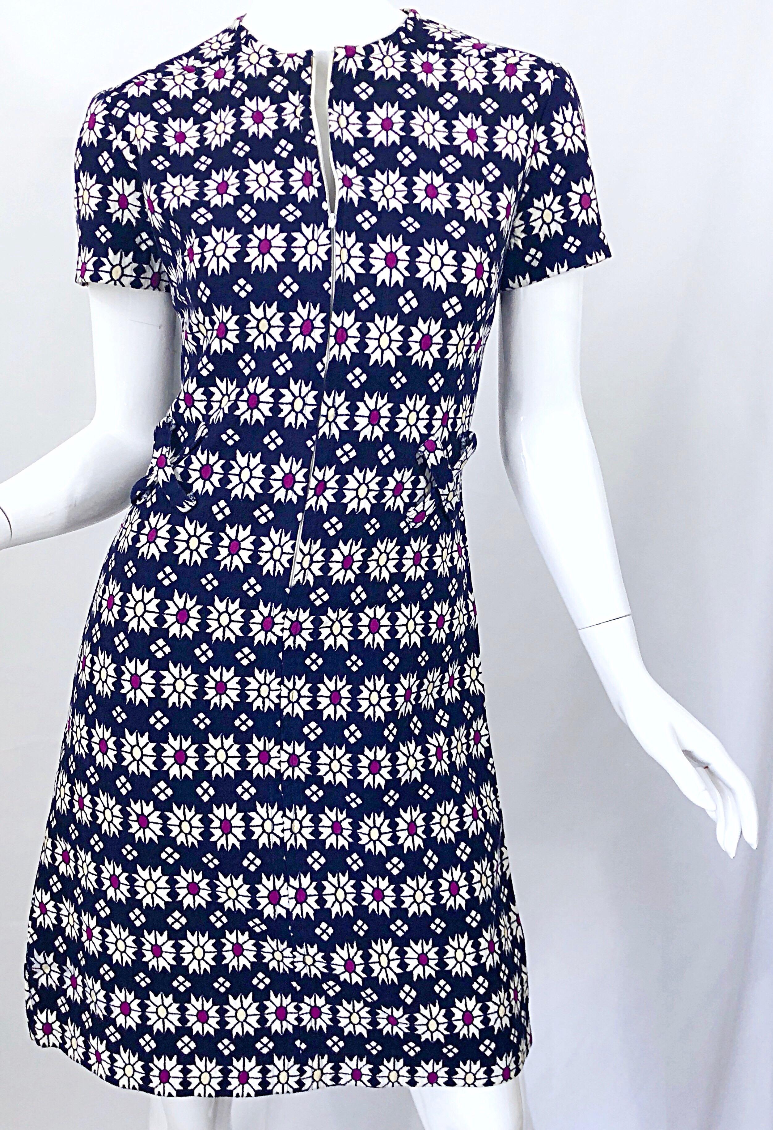Chic 1960s Navy Blue + Fuchsia + Yellow Geometric Daisy Print 60s A Line Dress 3