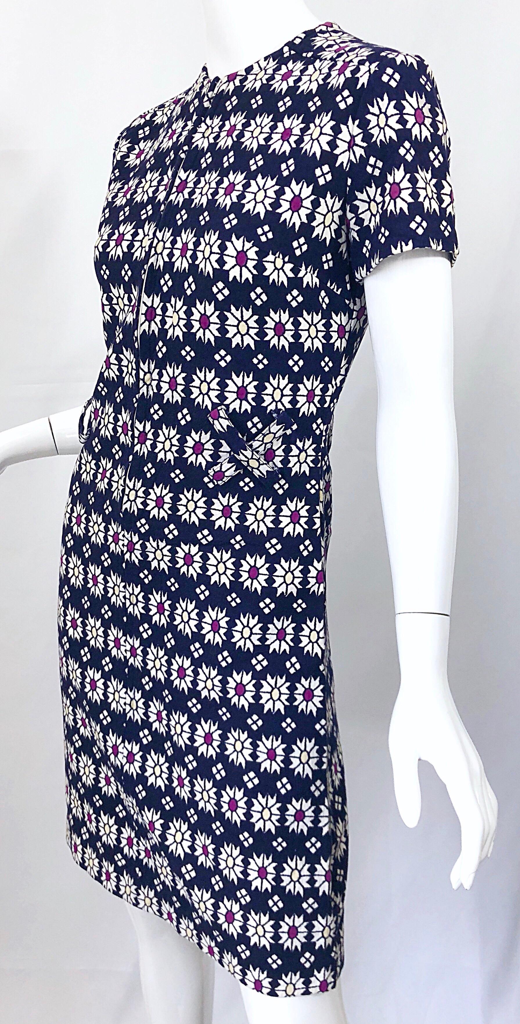 Chic 1960s Navy Blue + Fuchsia + Yellow Geometric Daisy Print 60s A Line Dress 1