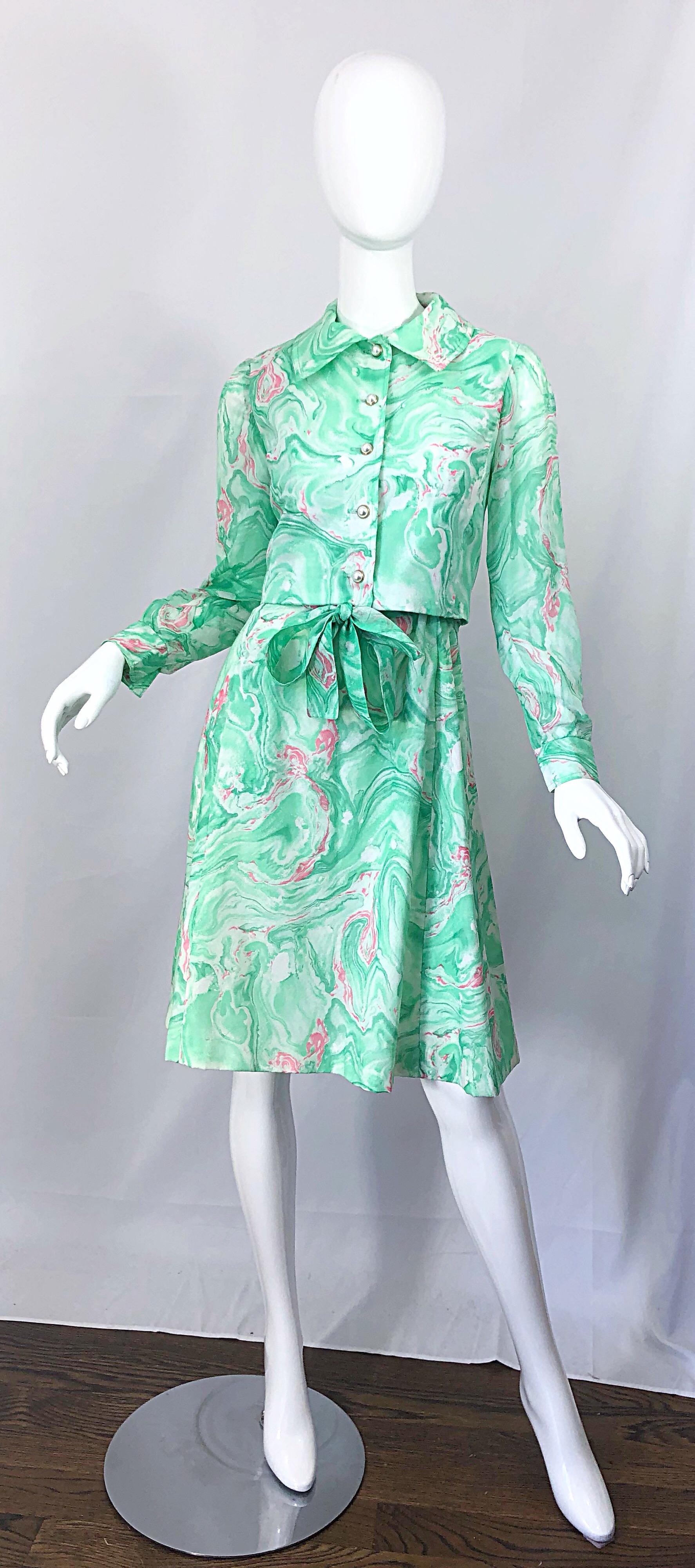 Chic 1960s Pastel Green and Pink Swirl Print A Line 60s Dress and Cropped Jacket In Excellent Condition In San Diego, CA