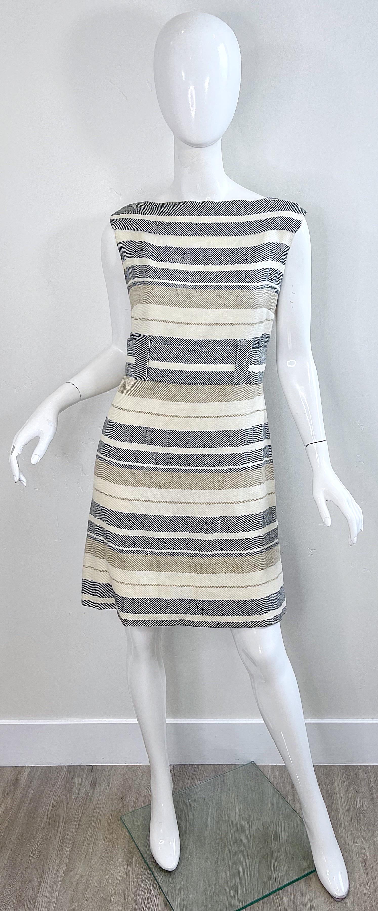 Chic 1960s Pauline Trigere Grey Taupe Ivory Sleeveless Striped 60s Shift Dress In Excellent Condition For Sale In San Diego, CA