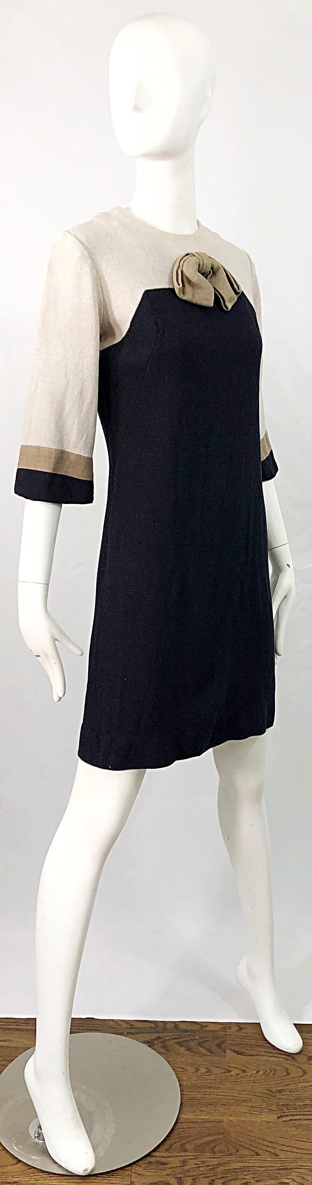 Noir Sherbert Originals - Robe droite chic vintage en lin beige et noir, à blocs de couleurs, années 1960 en vente