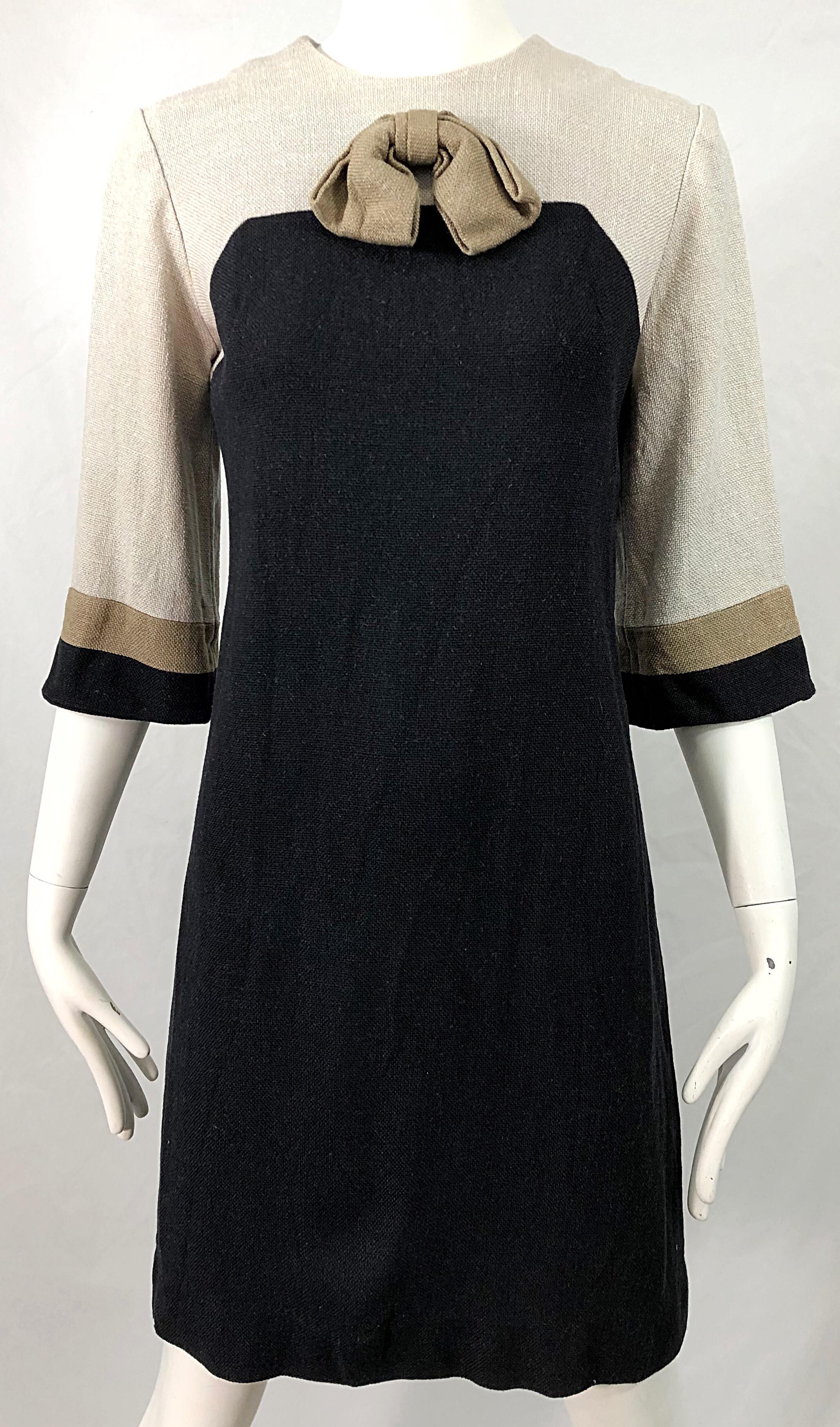 Women's Chic 1960s Sherbert Originals Beige Black Linen Color Block Vintage Shift Dress For Sale