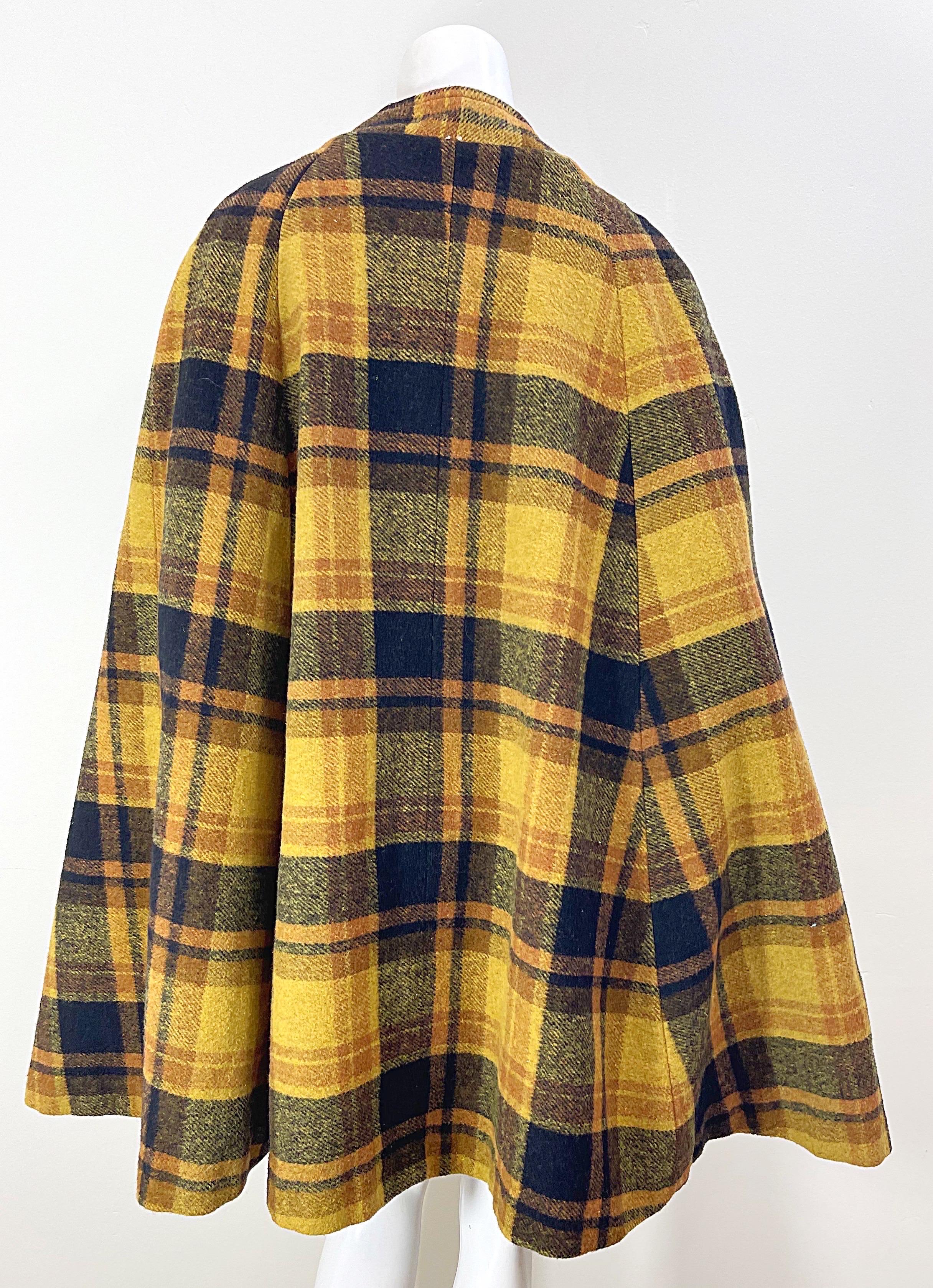 Chic 1960s Wool Plaid Burnt Orange Marigold Black Vintage 60s Jacket Cape  For Sale 8
