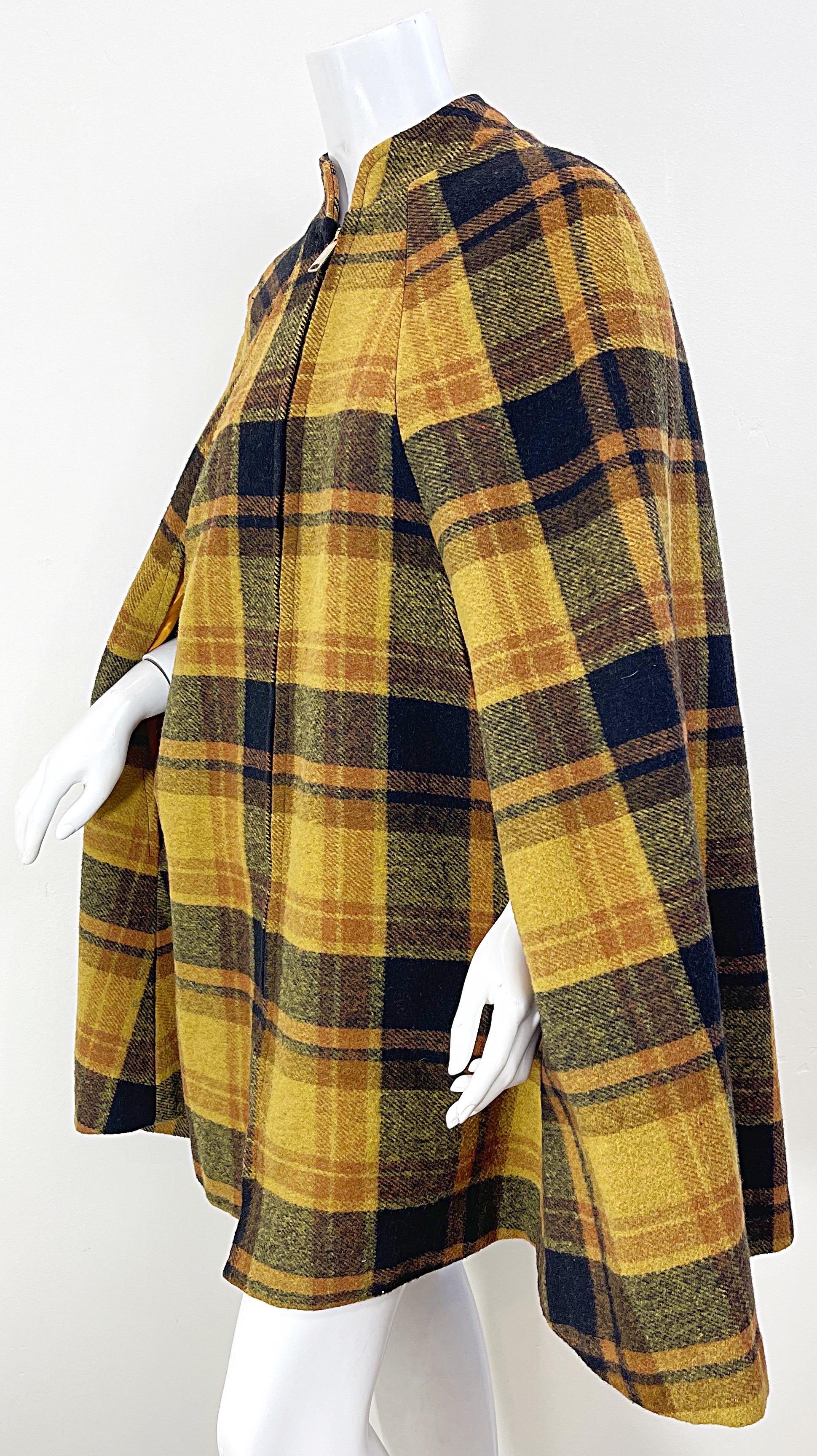 Chic 1960s Wool Plaid Burnt Orange Marigold Black Vintage 60s Jacket Cape  In Excellent Condition For Sale In San Diego, CA