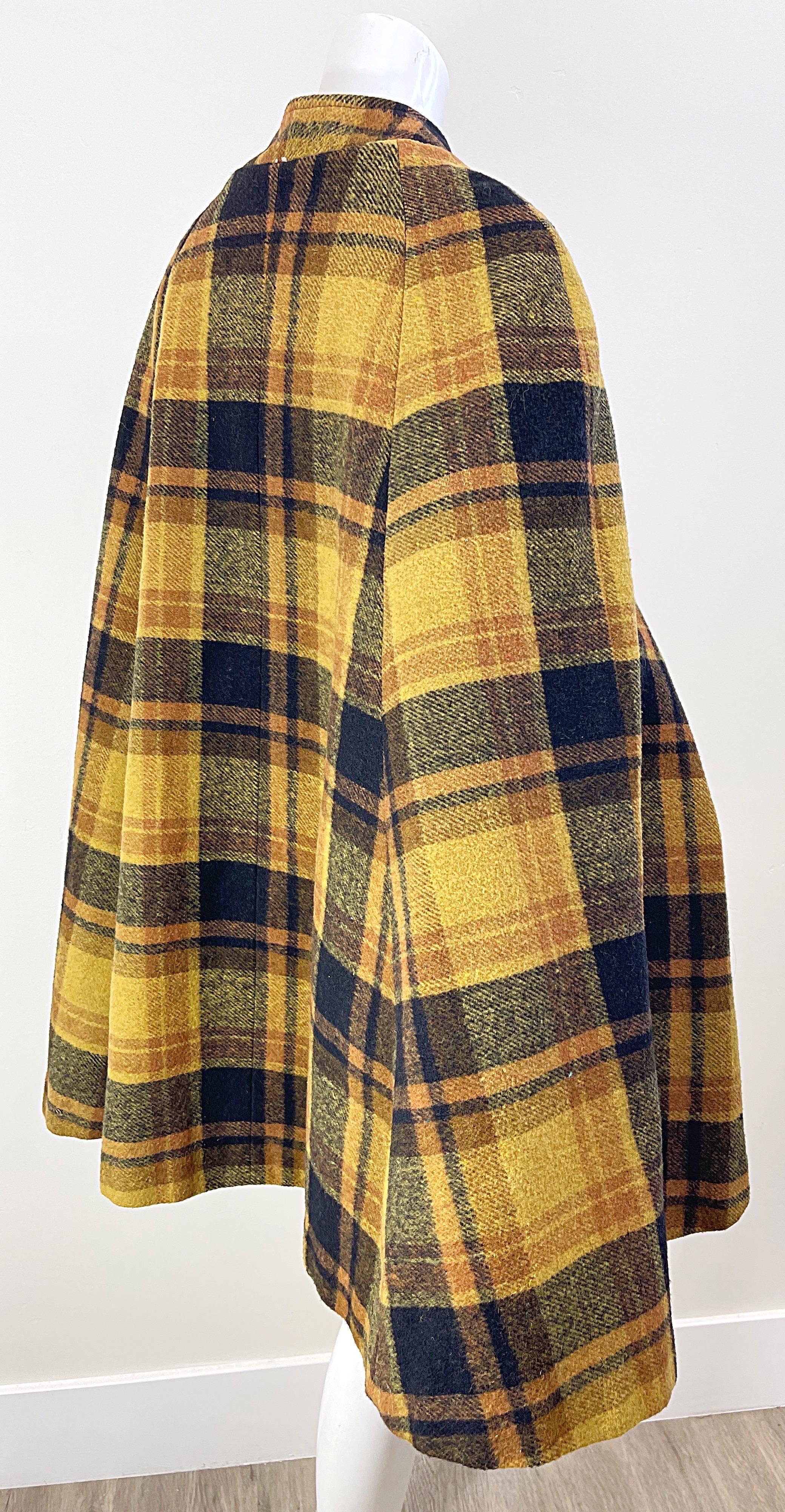 Women's Chic 1960s Wool Plaid Burnt Orange Marigold Black Vintage 60s Jacket Cape  For Sale