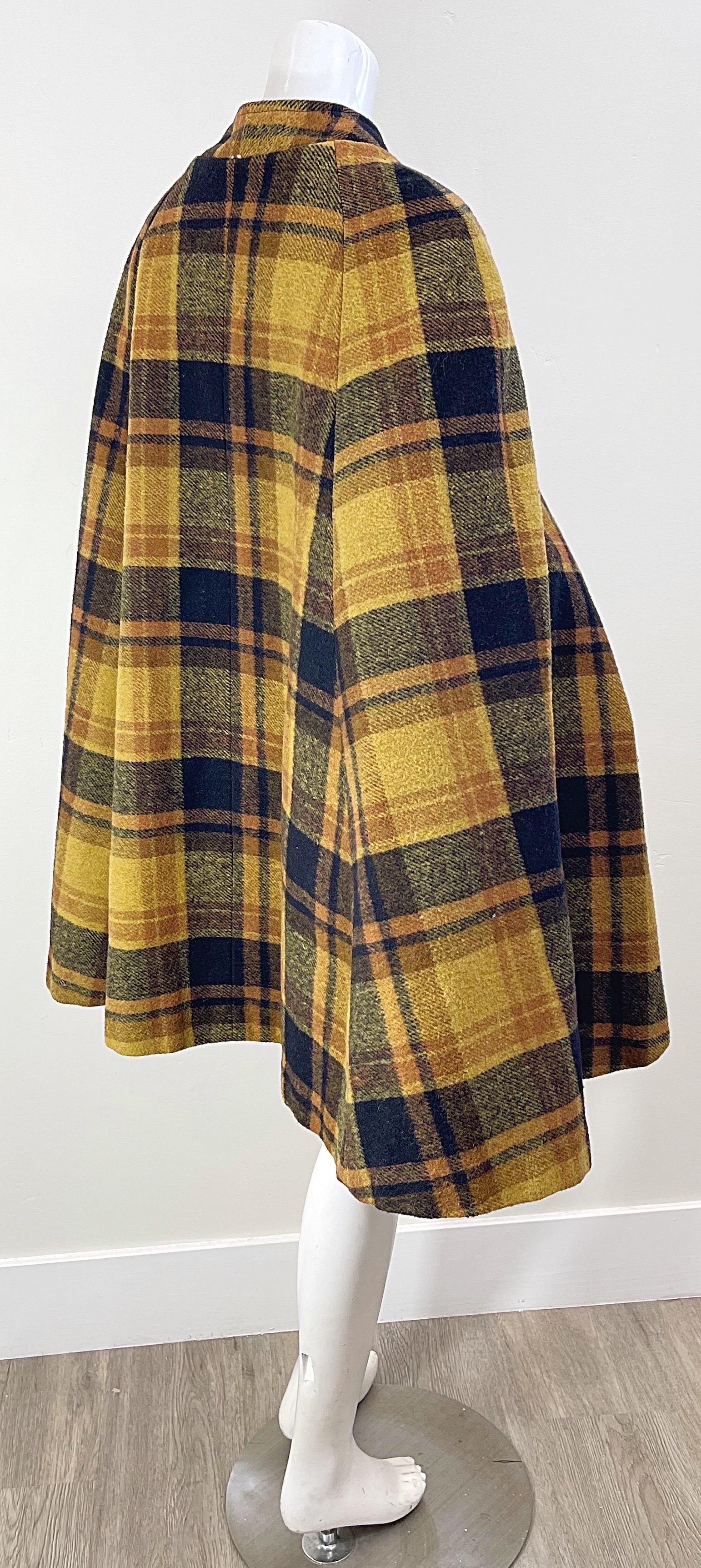 Veste chic à carreaux en laine des années 1960 Orange brûlée Marigold noir Vintage 60s Cape  en vente 4