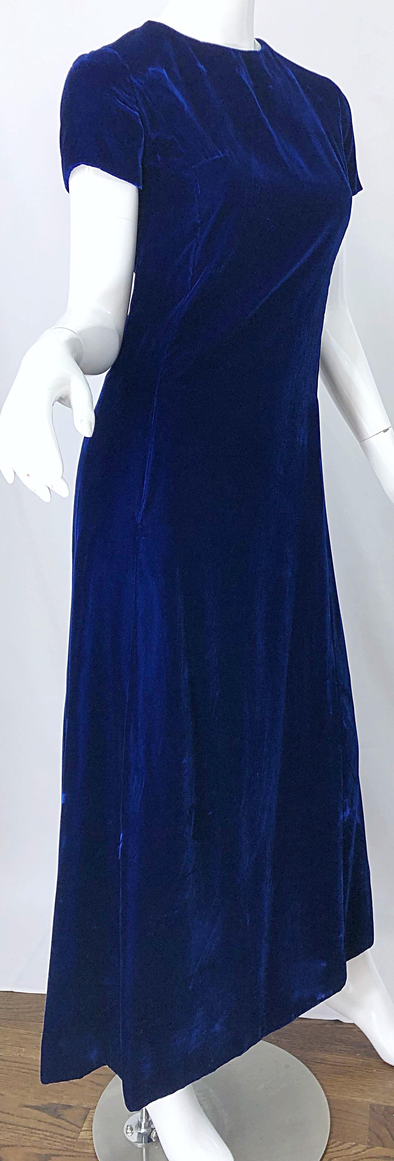 Chic 1970s Navy Blue Silk Velvet Short Sleeve Vintage 70s Maxi Dress Gown In Excellent Condition In San Diego, CA