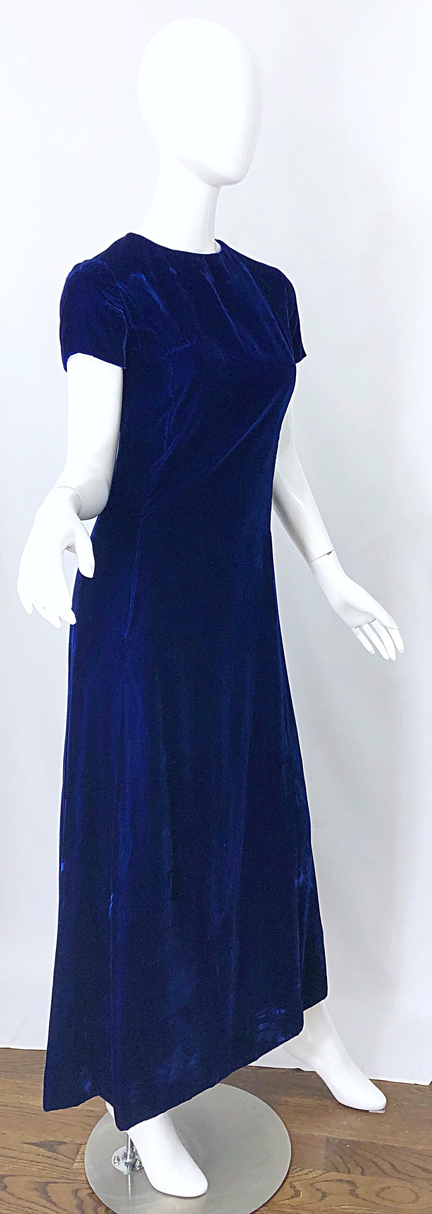 Chic 1970s Navy Blue Silk Velvet Short Sleeve Vintage 70s Maxi Dress Gown 2