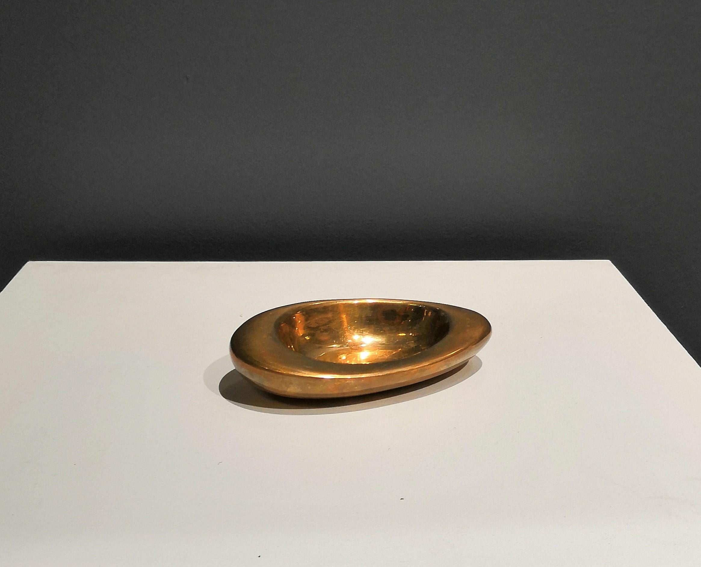 Chic 1970s solid bronze vide poche by Monique Gerber, France, 1970s In Good Condition In New York, NY