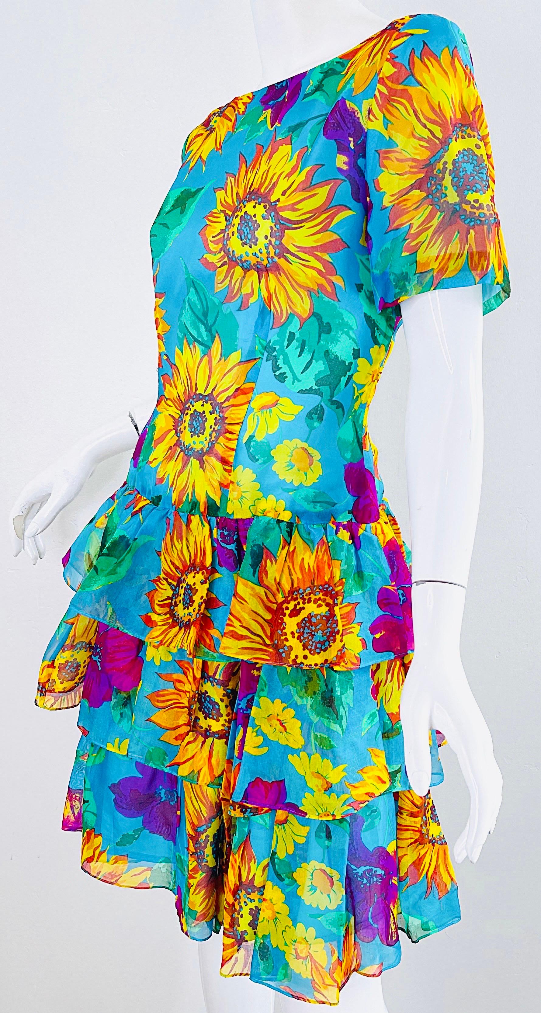 Chic 1980s Silk Chiffon Size 8 / 10 Sunflower Print Turquoise Vintage 80s Dress In Excellent Condition For Sale In San Diego, CA
