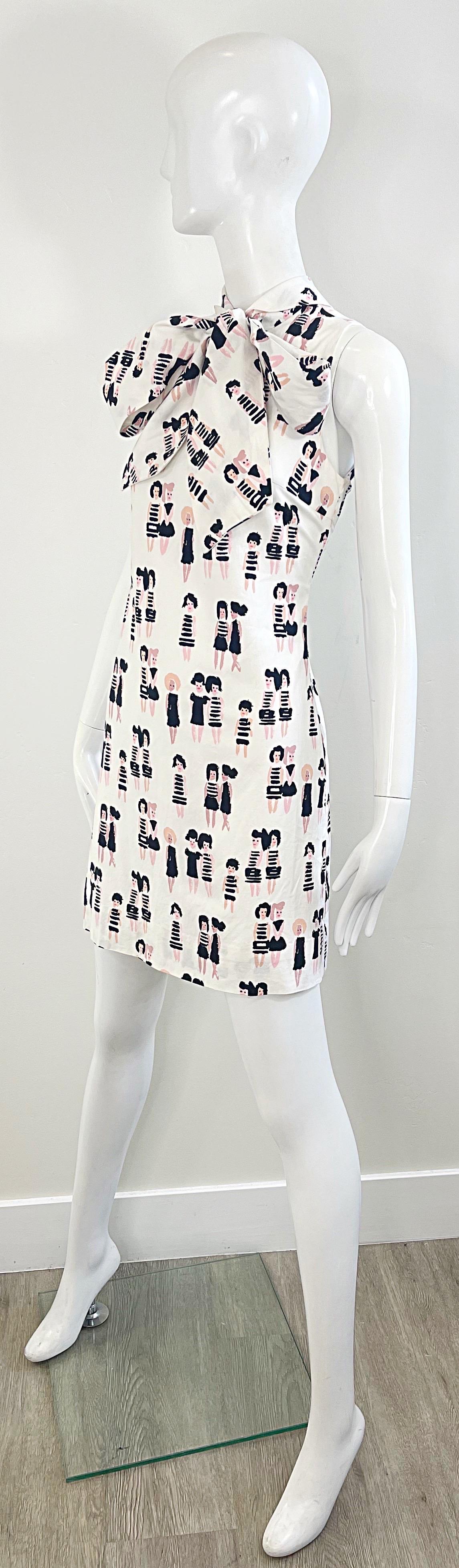 Chic 1990s Novelty French 60s Dolls Print Black and White Vintage 90s Bow Dress For Sale 5