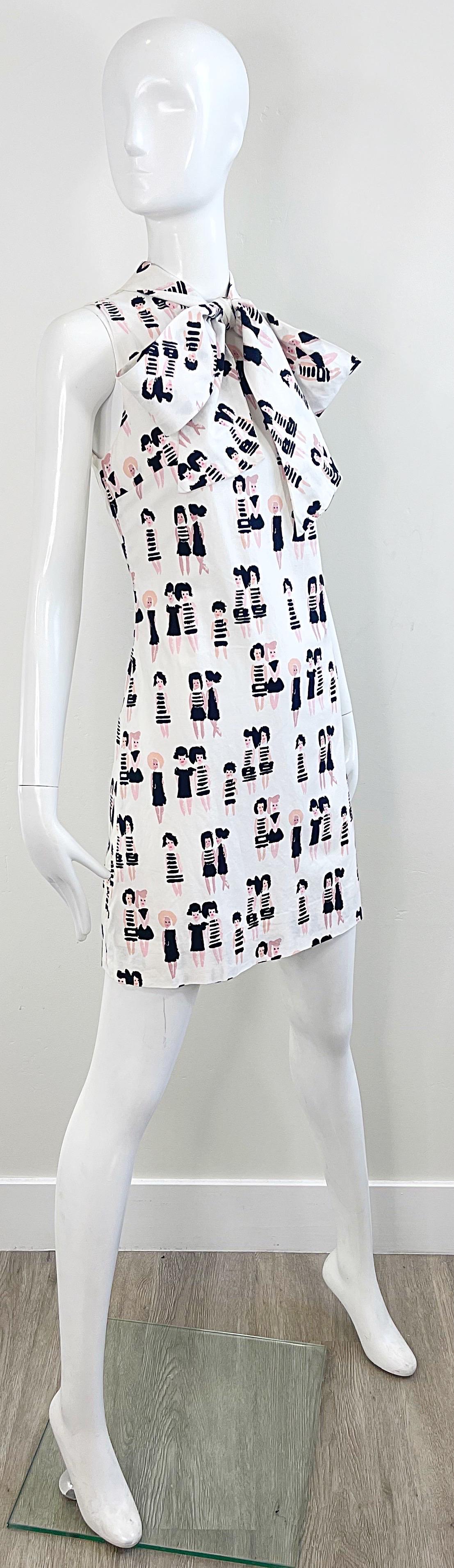 Chic 1990s Novelty French 60s Dolls Print Black and White Vintage 90s Bow Dress For Sale 7