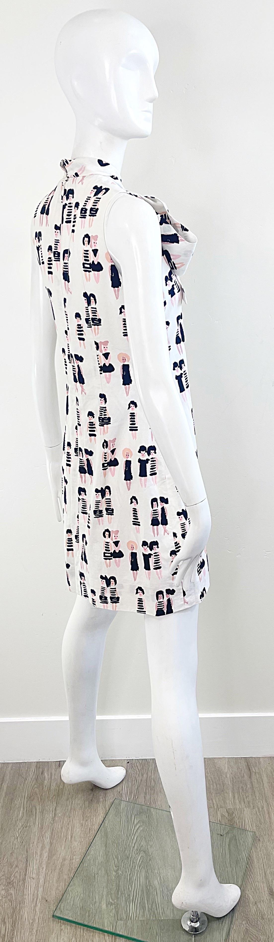 Chic 1990s Novelty French 60s Dolls Print Black and White Vintage 90s Bow Dress For Sale 9