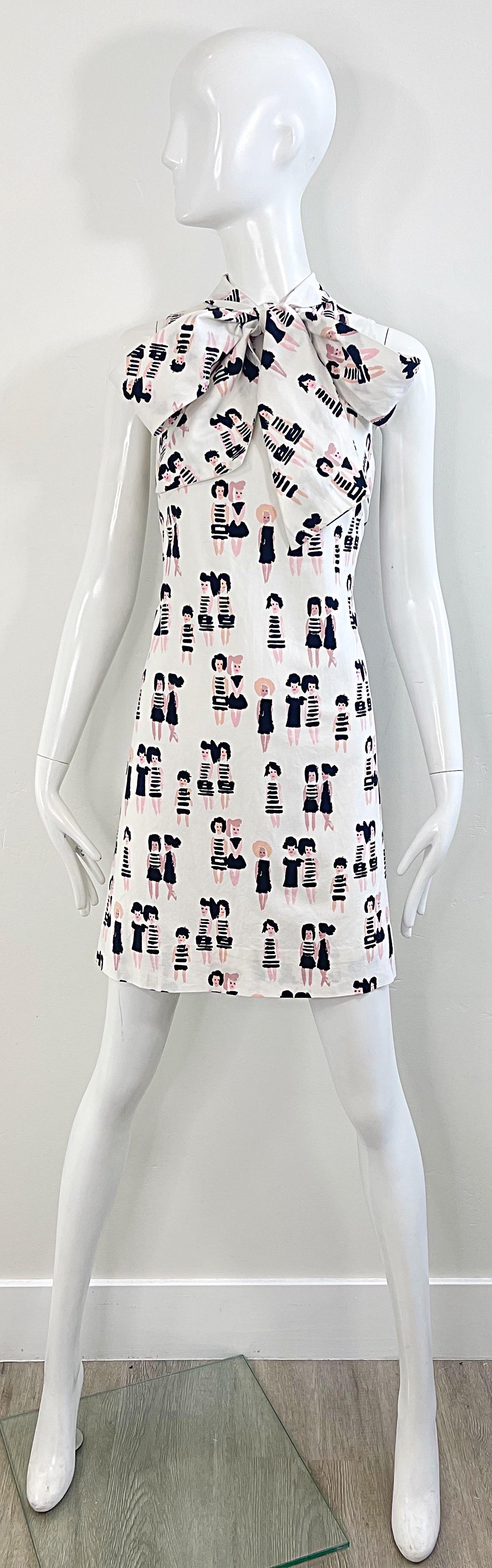 Chic 1990s Novelty French 60s Dolls Print Black and White Vintage 90s Bow Dress For Sale 11
