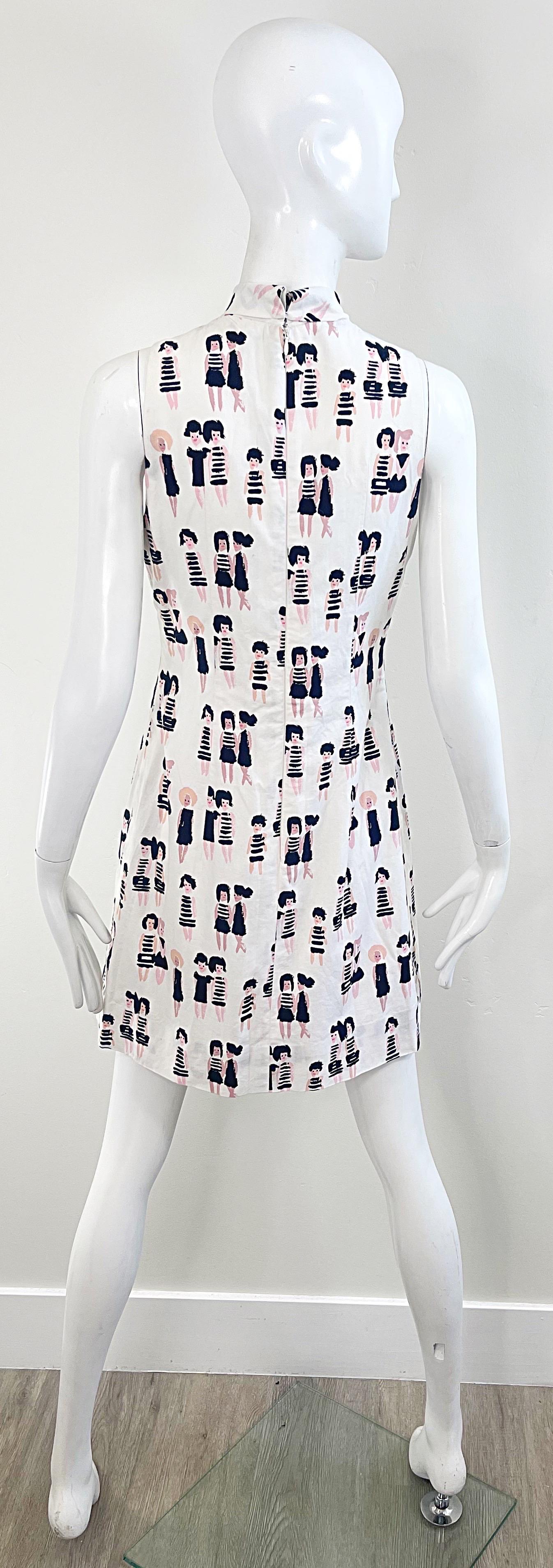 Gray Chic 1990s Novelty French 60s Dolls Print Black and White Vintage 90s Bow Dress For Sale
