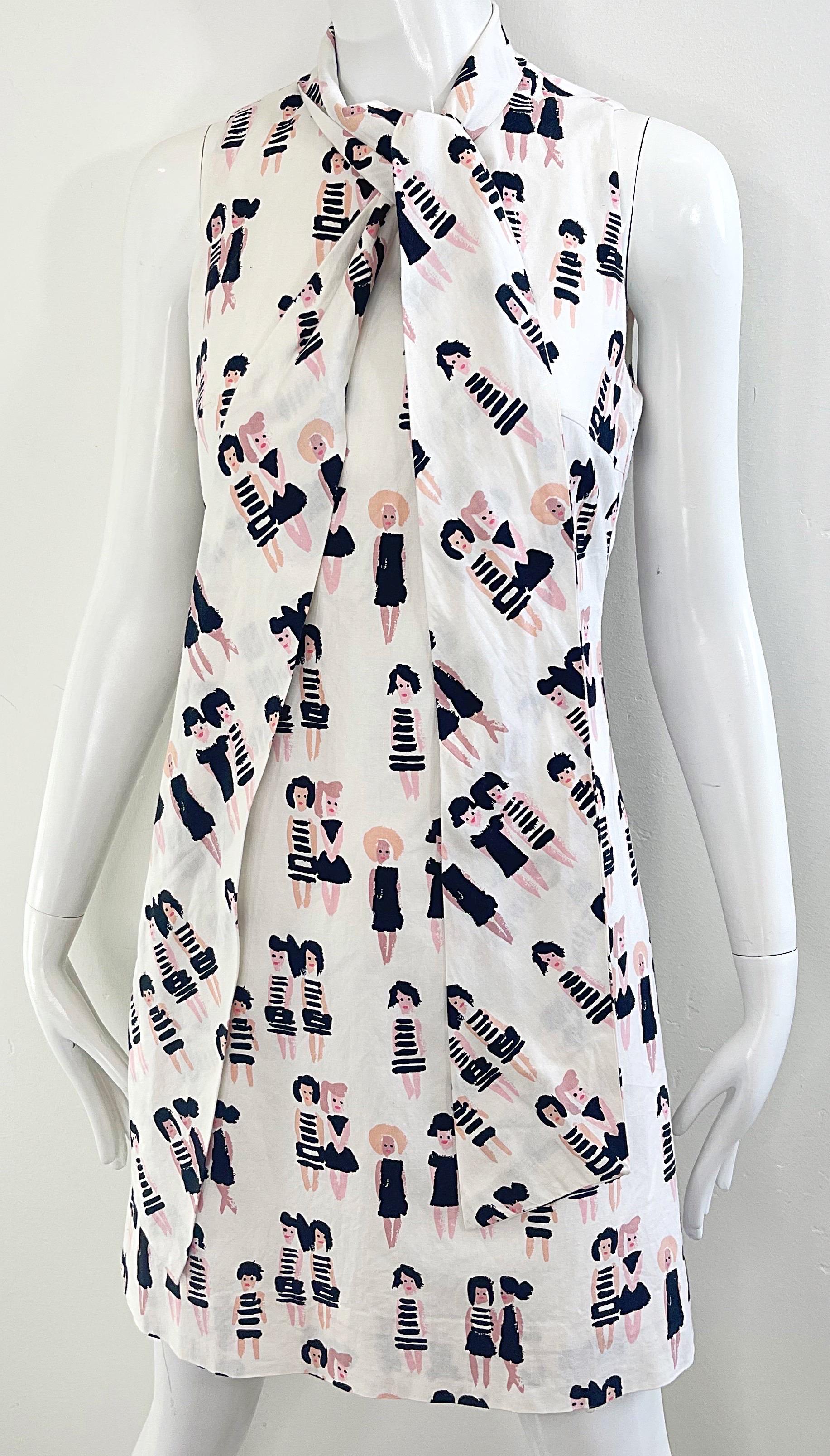 Chic 1990s Novelty French 60s Dolls Print Black and White Vintage 90s Bow Dress In Excellent Condition For Sale In San Diego, CA