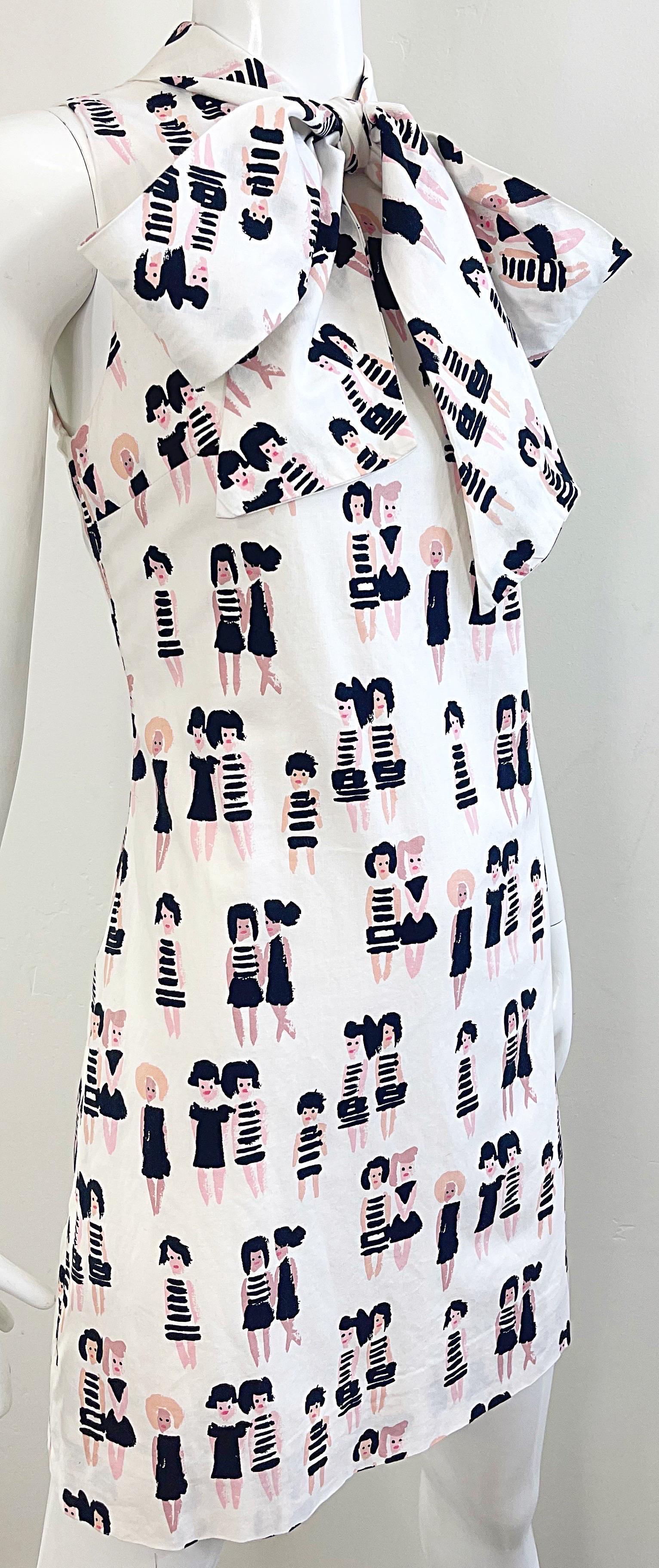 Women's Chic 1990s Novelty French 60s Dolls Print Black and White Vintage 90s Bow Dress For Sale