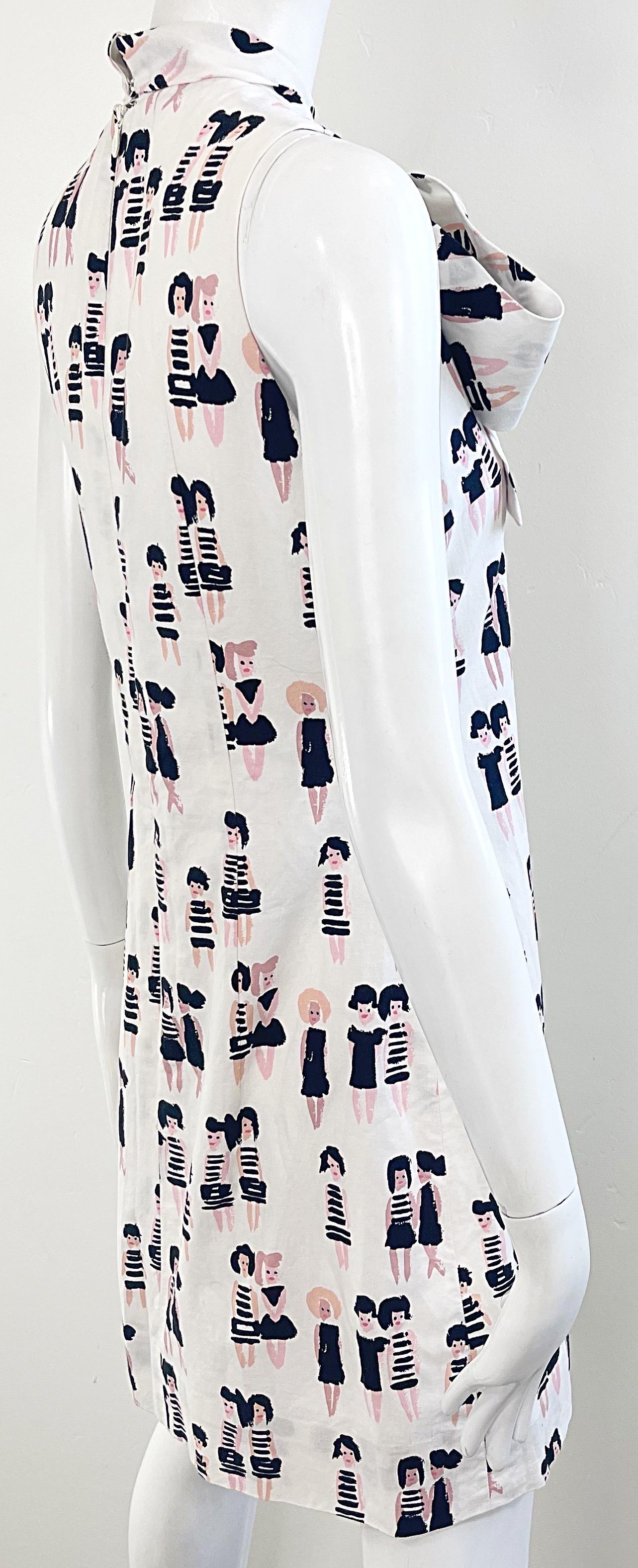 Chic 1990s Novelty French 60s Dolls Print Black and White Vintage 90s Bow Dress For Sale 4