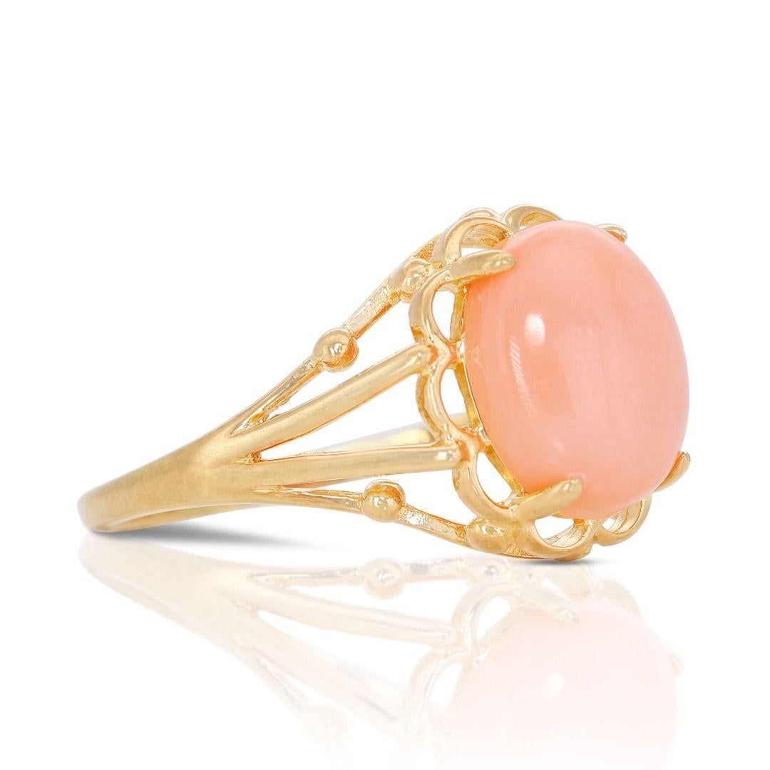 Cabochon Chic 2.21ct Coral Stone Ring in 14K Yellow Gold For Sale