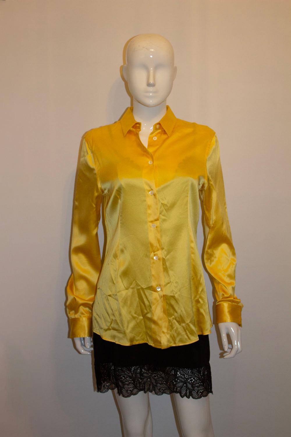 Chic and colourful Silk Blouse by Dolce and Gabbana In Good Condition For Sale In London, GB