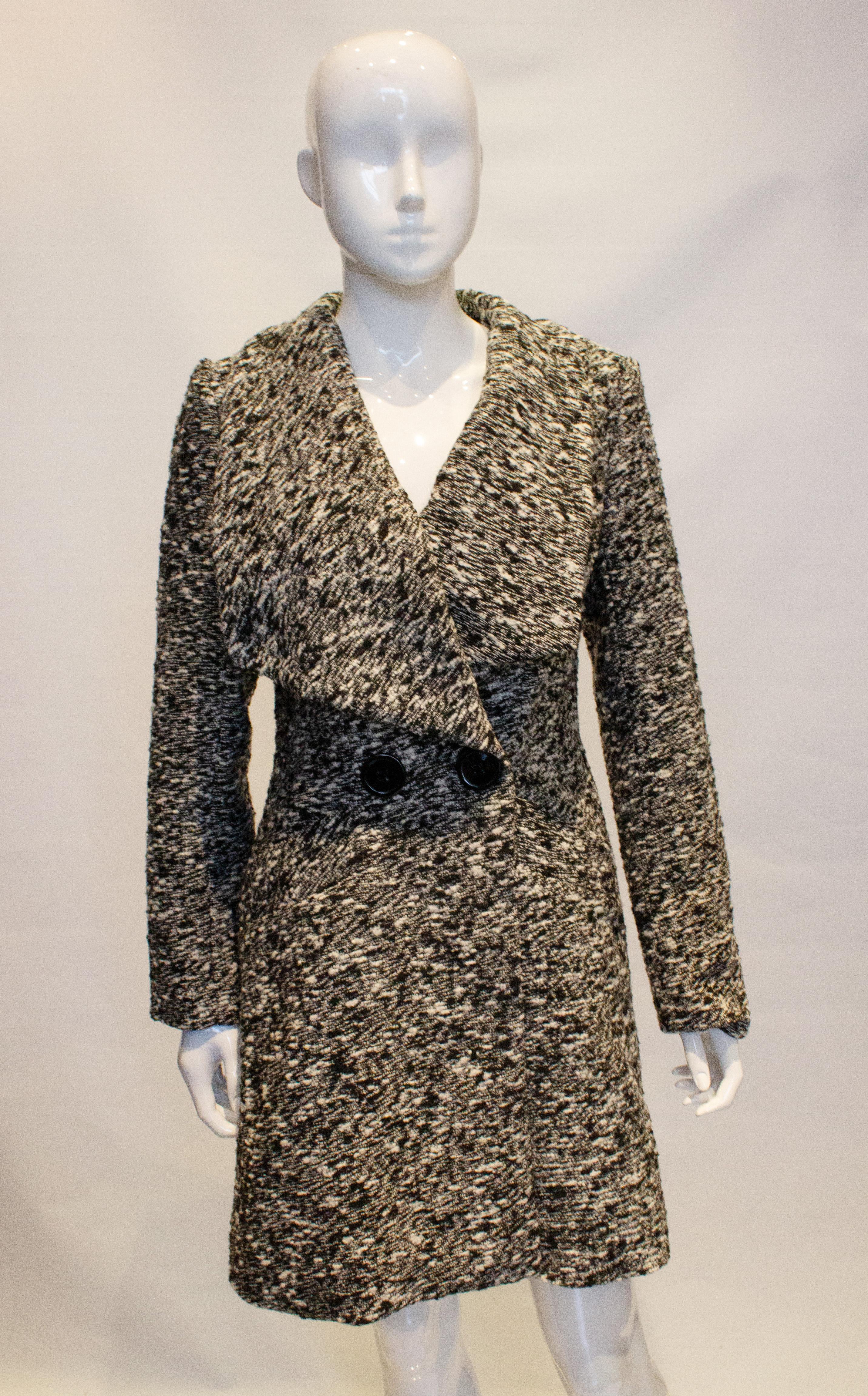 Schicker und Contemporary Mantel in Schwarz und Weiß im Zustand „Gut“ im Angebot in London, GB