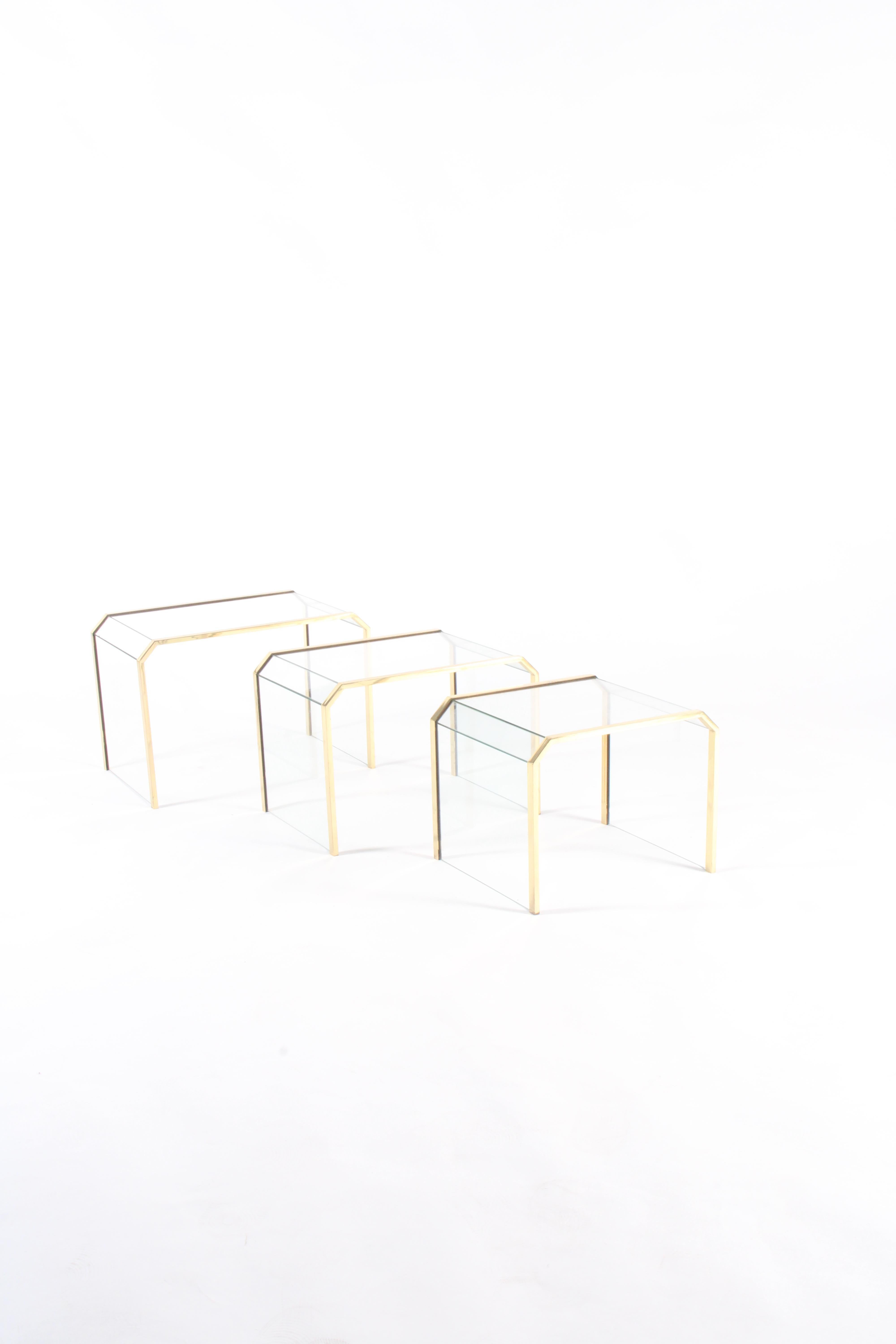 Chic und stilvolles Trio aus verschachtelten Tischen * FREE WORLDWIDE DELIVERY (Abgekantet) im Angebot
