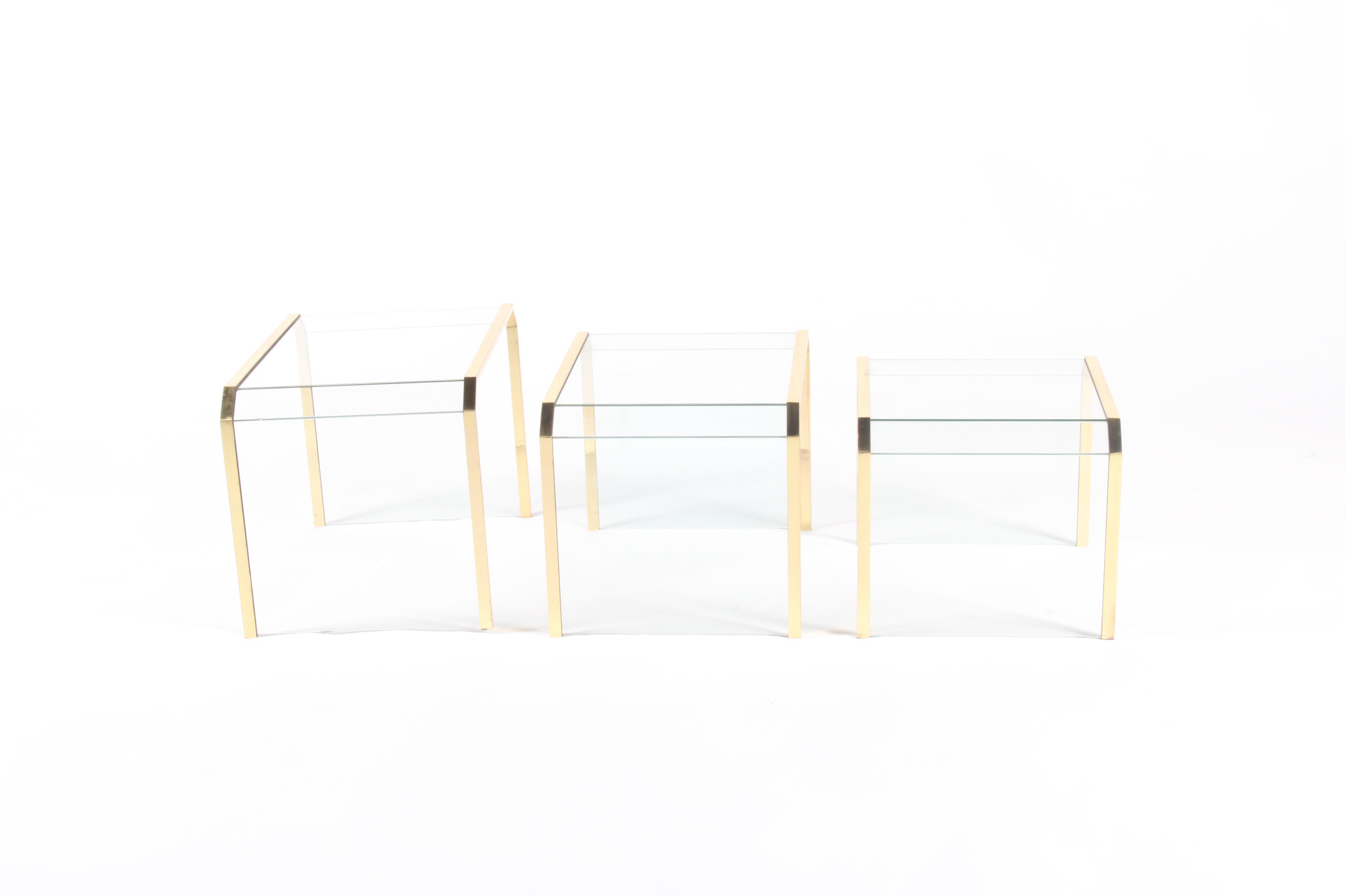 Chic und stilvolles Trio aus verschachtelten Tischen * FREE WORLDWIDE DELIVERY (Metall) im Angebot