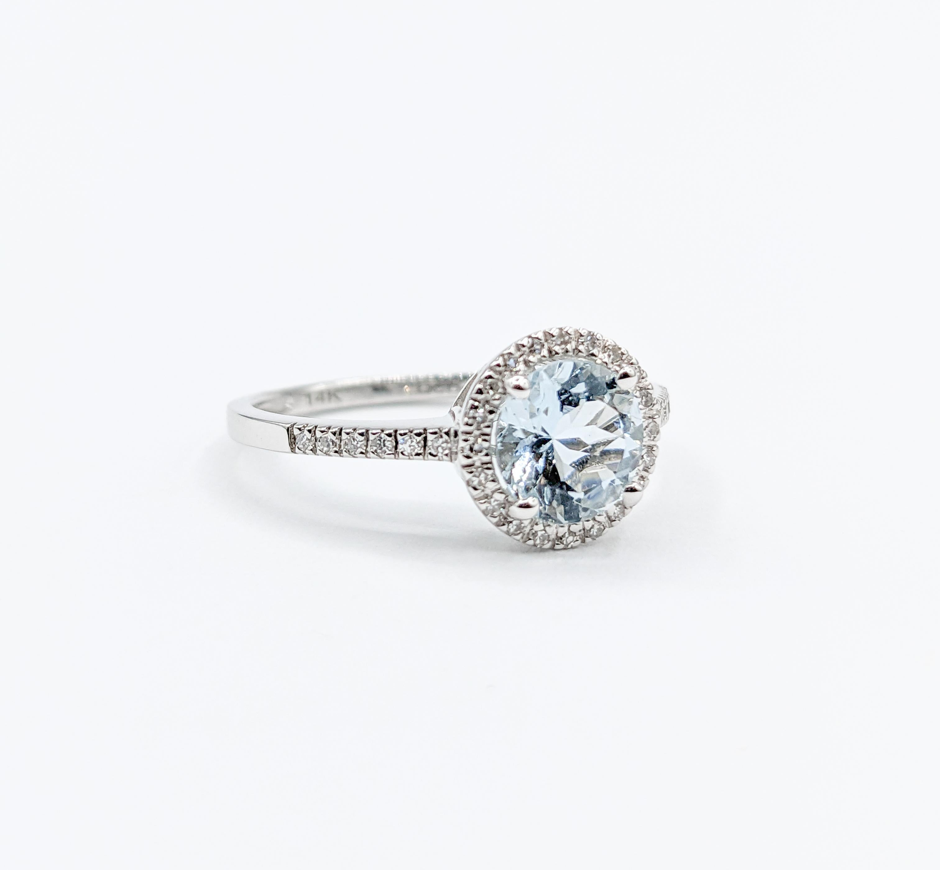 Chic Aquamarine & Diamond Halo Ring in White Gold In New Condition For Sale In Bloomington, MN